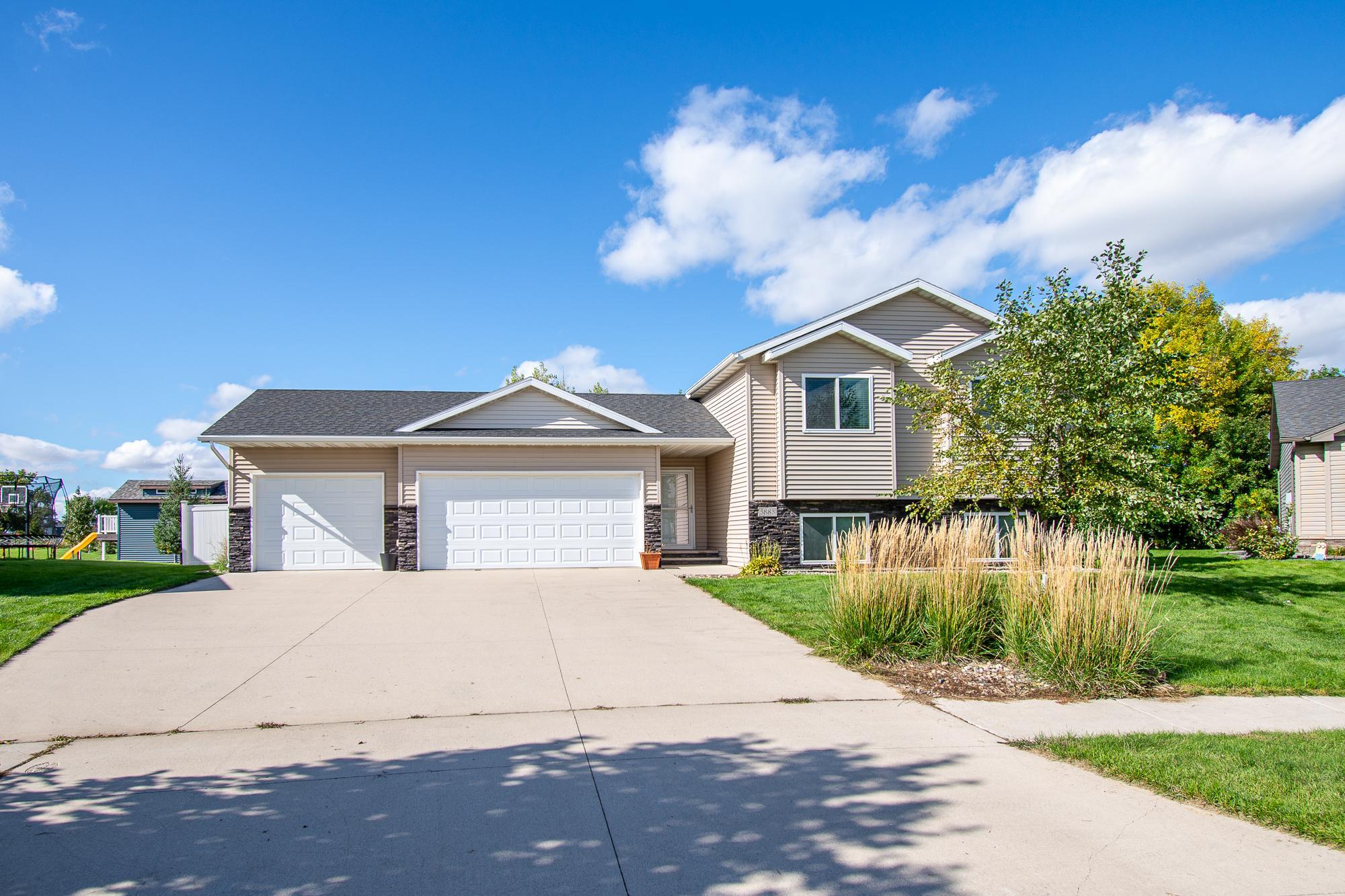 2013 single family home for sale at 5883 Autumn Drive S in Fargo, ND — 4 bed, 2 bath (photo 56 of 56)