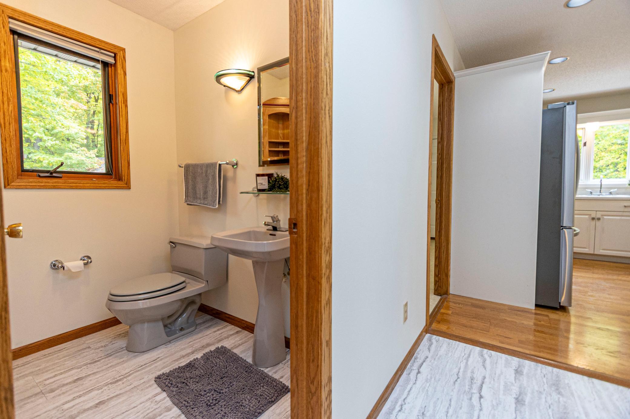 1993 single family home for sale at 1850 Petes Point Lane SW in Alexandria, MN — 4 bed, 3 bath (photo 11 of 84)