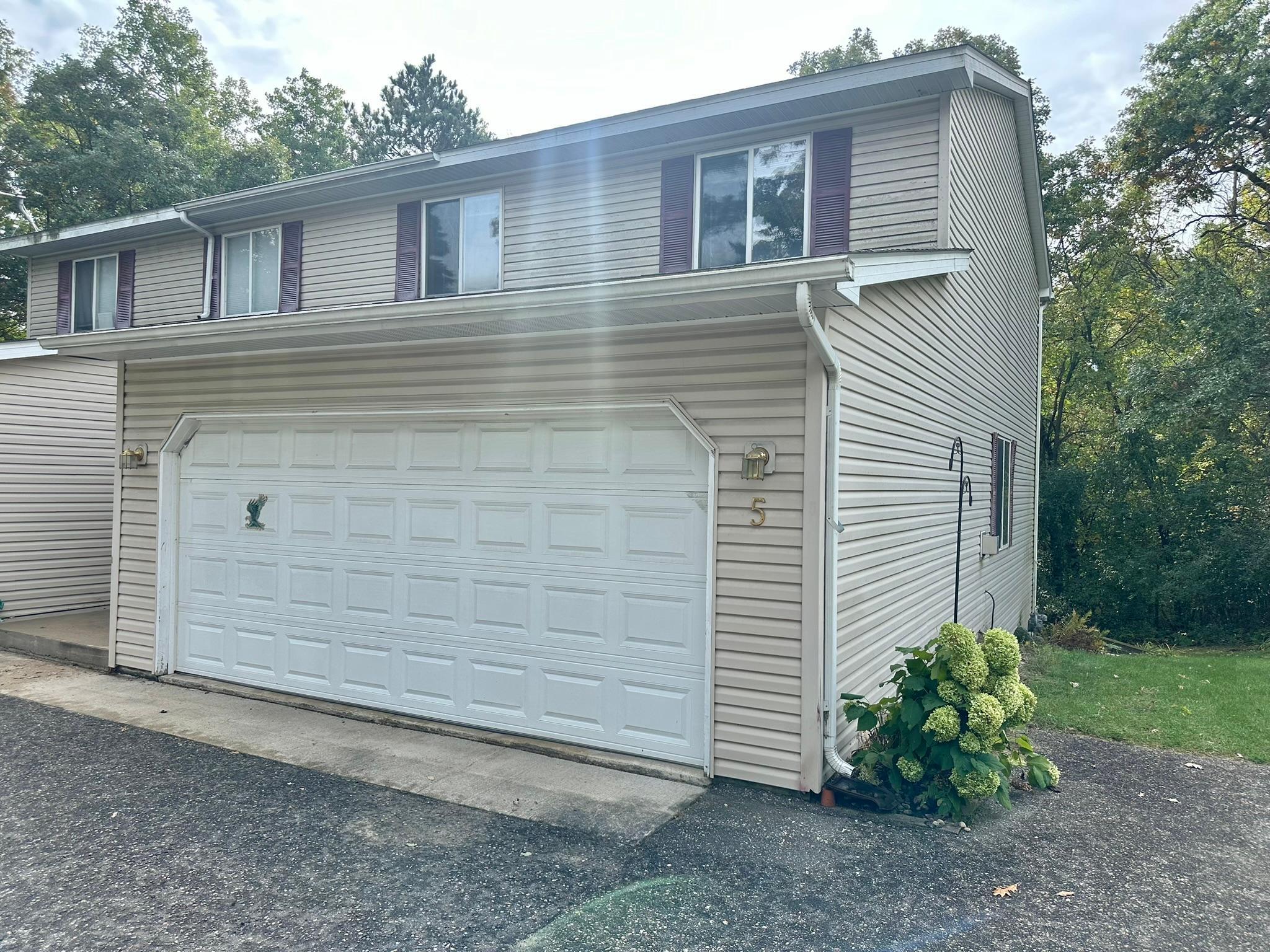 2001 twin home for sale at 806 Pine Street, Unit 5 in Park Rapids, MN — 3 bed, 3 bath (photo 2 of 41)