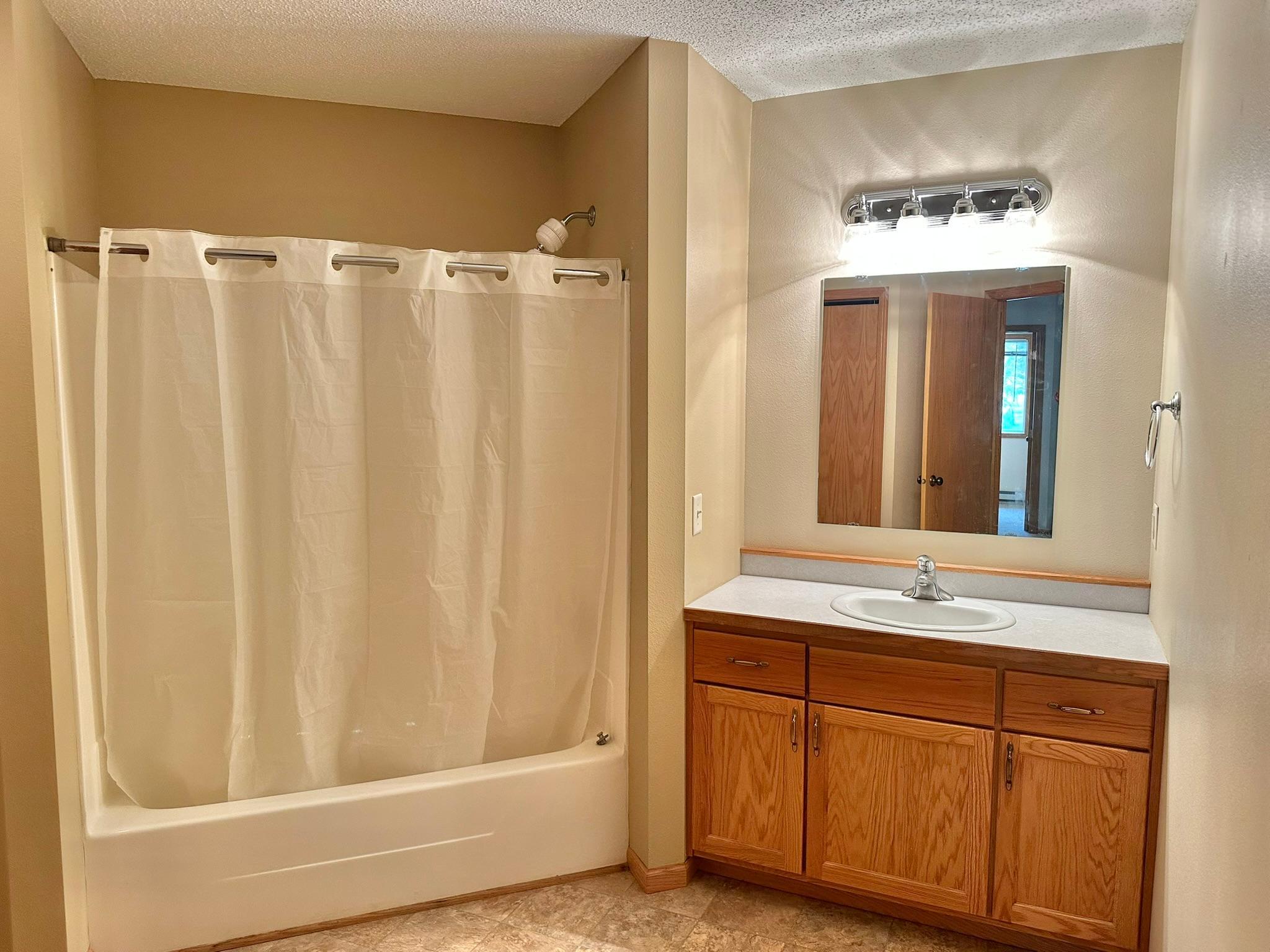 2001 twin home for sale at 806 Pine Street, Unit 5 in Park Rapids, MN — 3 bed, 3 bath (photo 27 of 41)