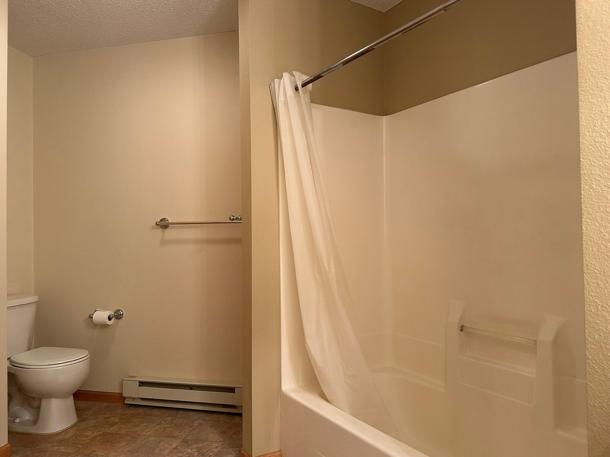 2001 twin home for sale at 806 Pine Street, Unit 5 in Park Rapids, MN — 3 bed, 3 bath (photo 28 of 41)
