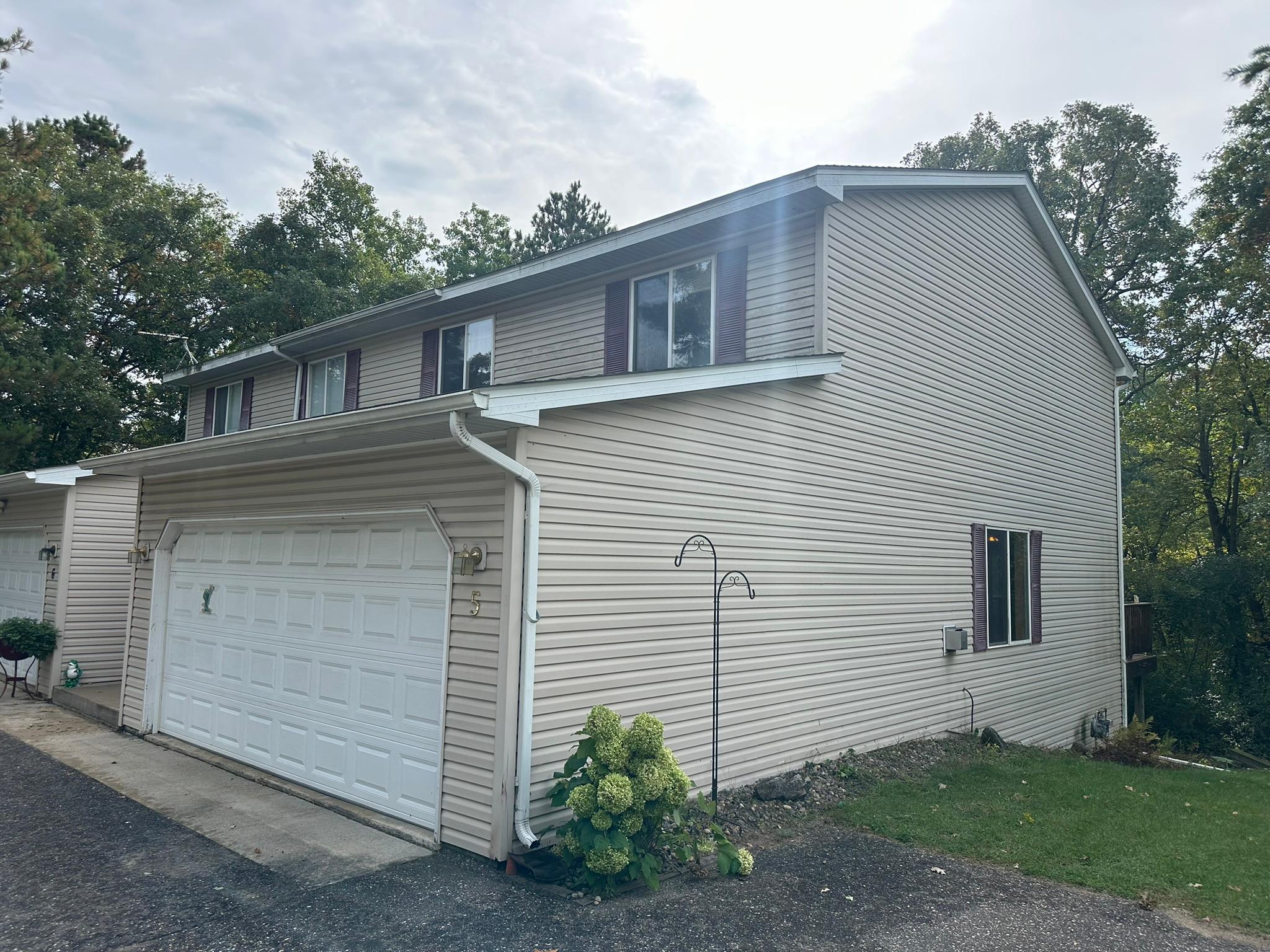 2001 twin home for sale at 806 Pine Street, Unit 5 in Park Rapids, MN — 3 bed, 3 bath (photo 4 of 41)