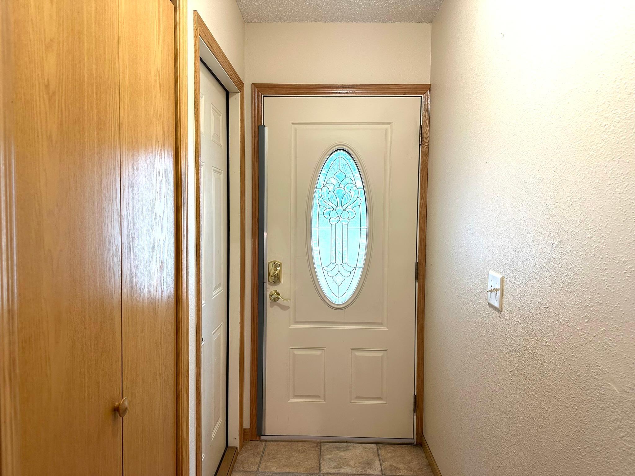 2001 twin home for sale at 806 Pine Street, Unit 5 in Park Rapids, MN — 3 bed, 3 bath (photo 6 of 41)
