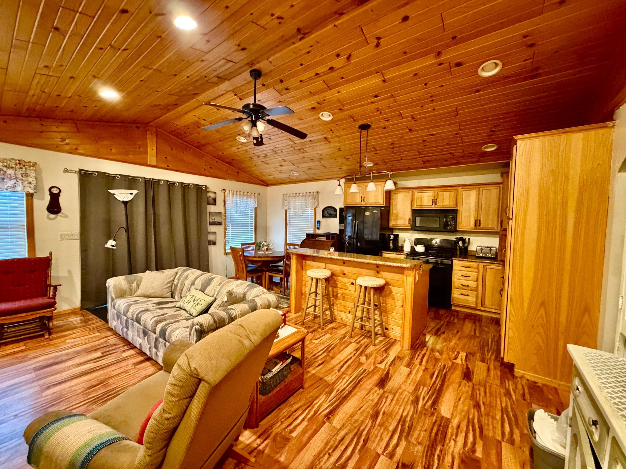 2005 single family home for sale at 37742 N Eagle Lake Road in Battle Lake, MN — 2 bed, 1 bath (photo 12 of 19)
