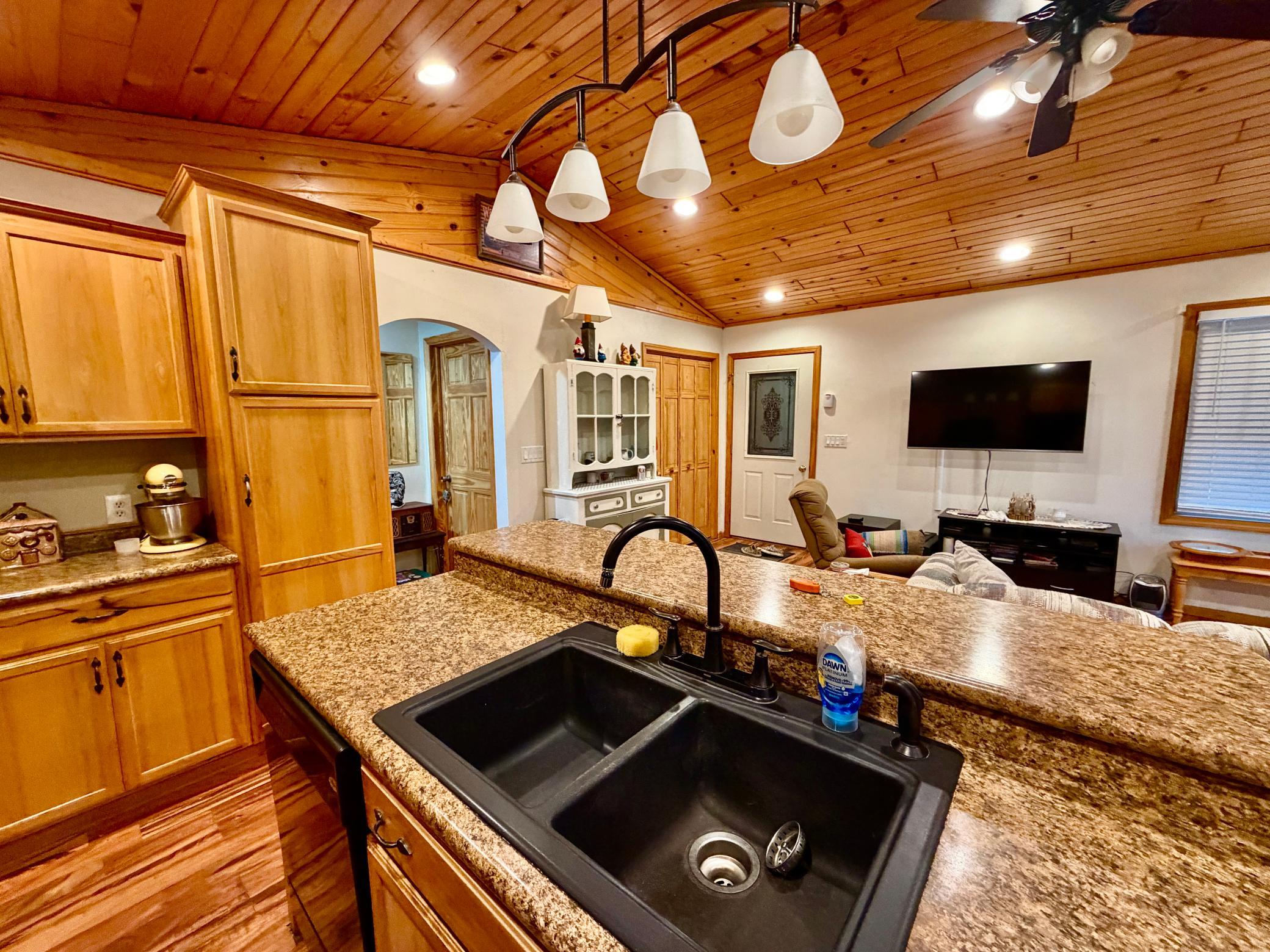 2005 single family home for sale at 37742 N Eagle Lake Road in Battle Lake, MN — 2 bed, 1 bath (photo 13 of 19)