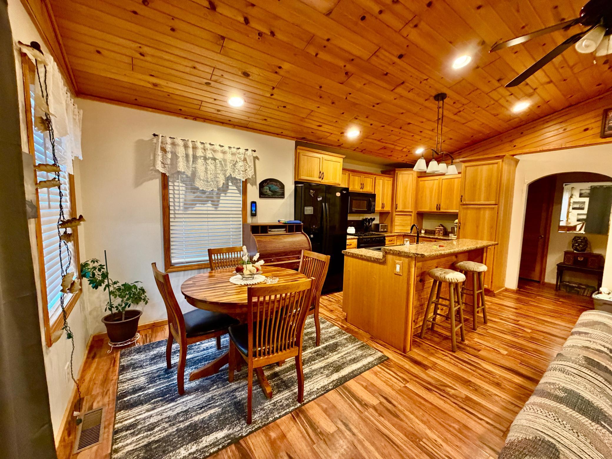 2005 single family home for sale at 37742 N Eagle Lake Road in Battle Lake, MN — 2 bed, 1 bath (photo 7 of 19)