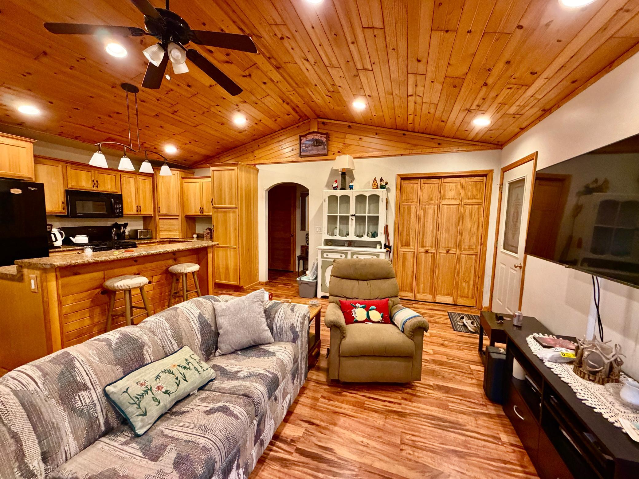 2005 single family home for sale at 37742 N Eagle Lake Road in Battle Lake, MN — 2 bed, 1 bath (photo 10 of 19)
