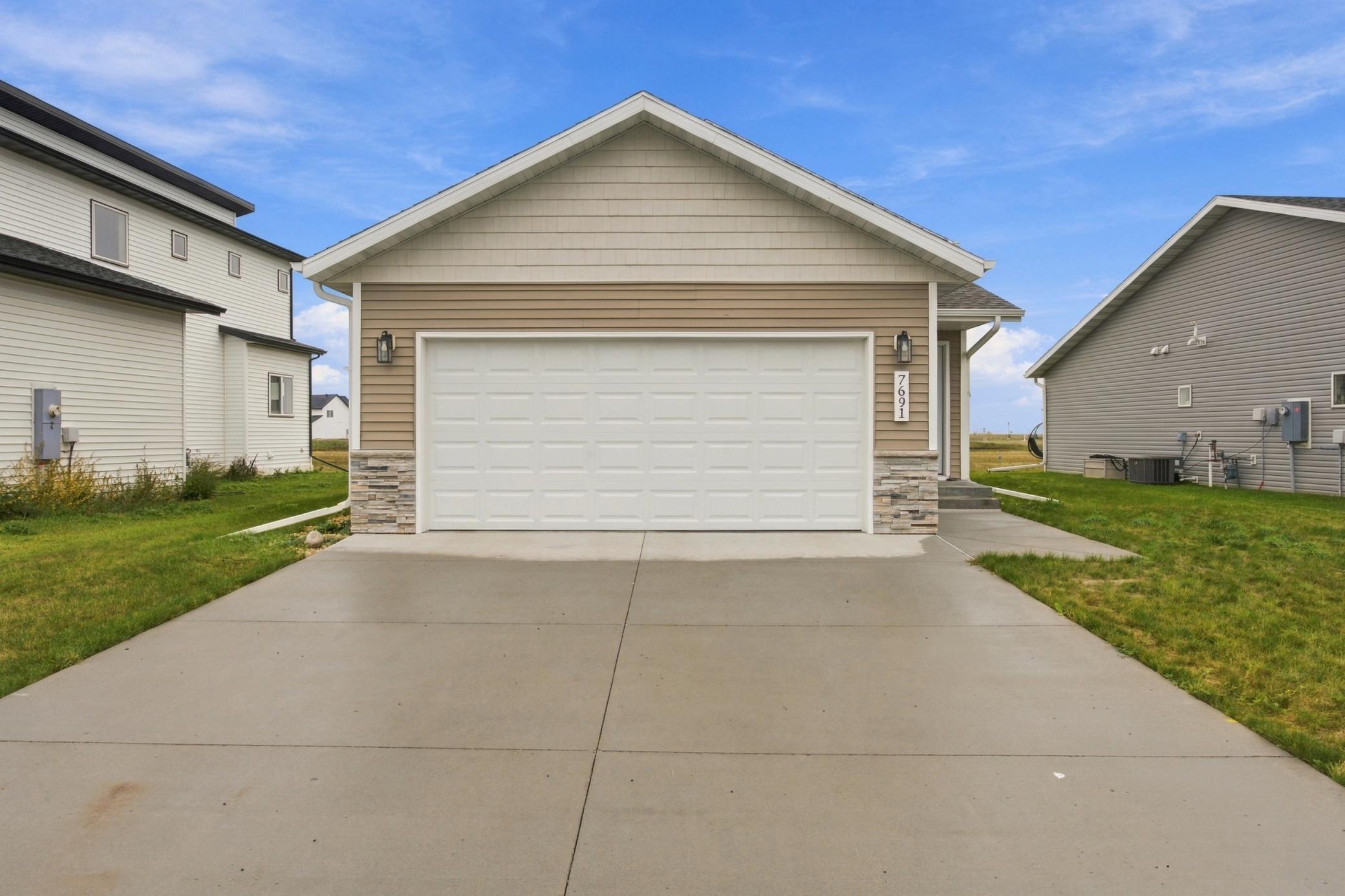 2023 single family home for sale at 7691 Cub Creek Way in Horace, ND — 3 bed, 2 bath (photo 2 of 27)