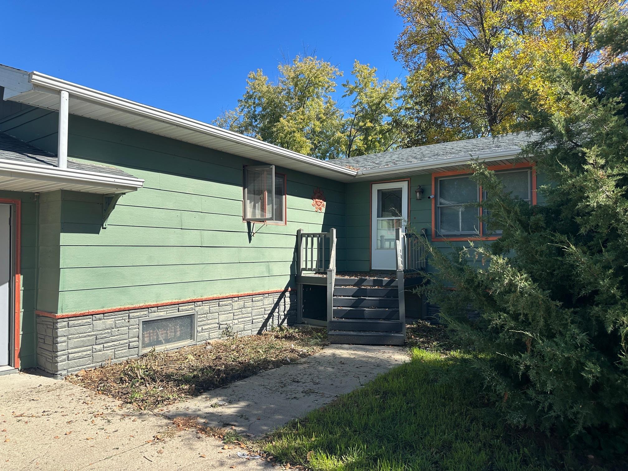 1957 single family home for sale at 408 3rd Avenue NW in LaMoure, ND — 3 bed, 2 bath (photo 2 of 46)