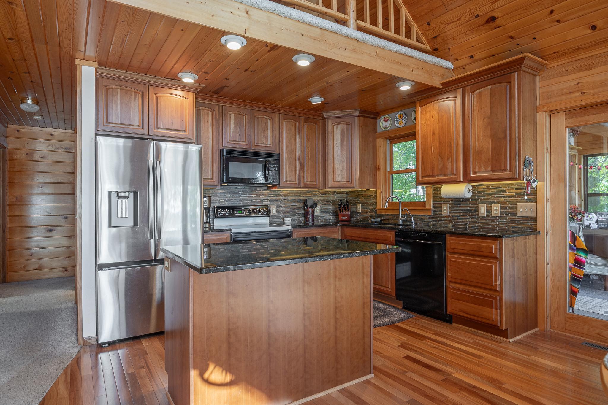 1995 single family home for sale at 181 Broadwater Lane NE in Longville, MN — 3 bed, 2 bath (photo 9 of 59)