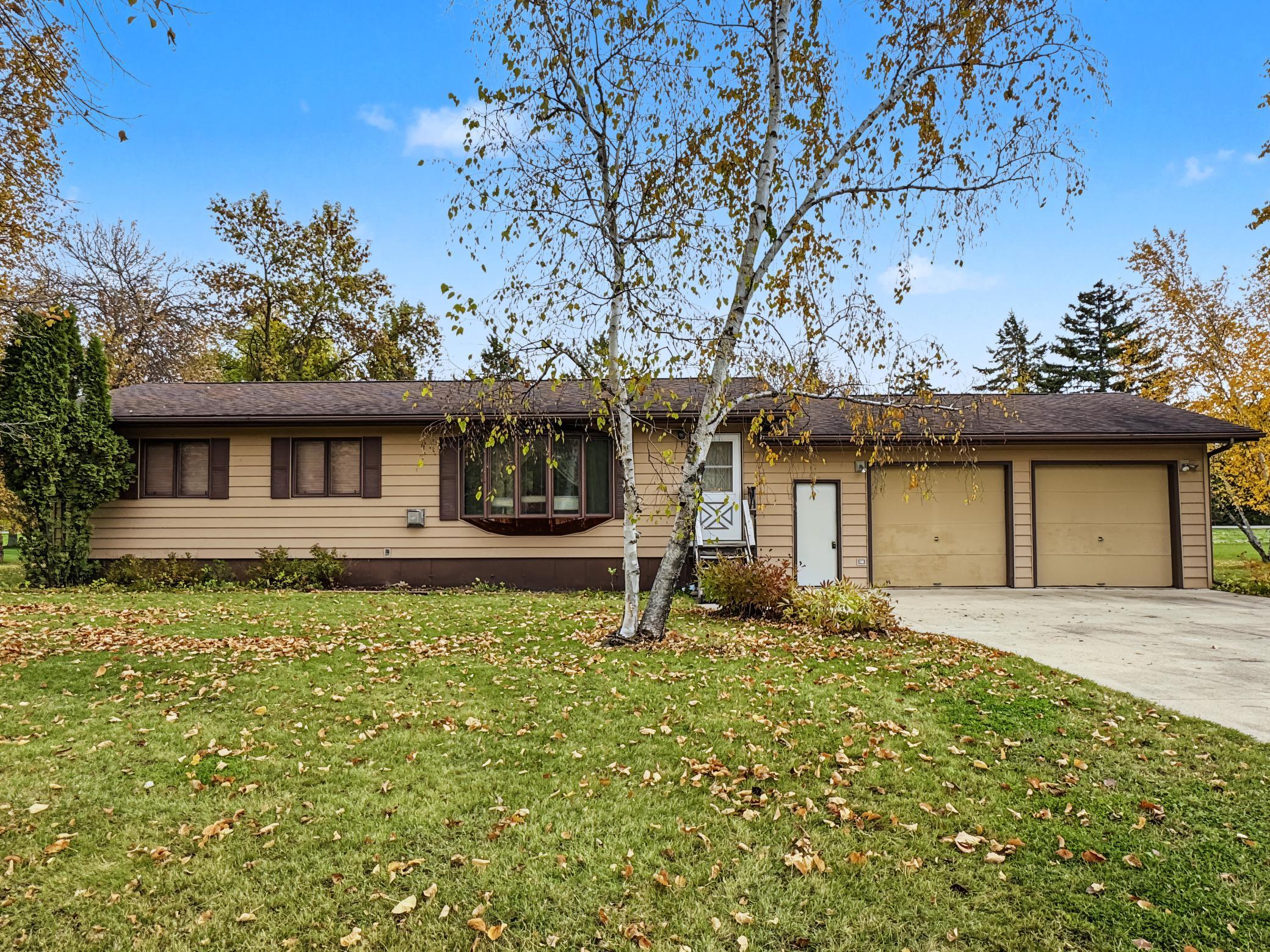 1988 single family home for sale at 33210 593rd Avenue in Warroad, MN — 3 bed, 1 bath