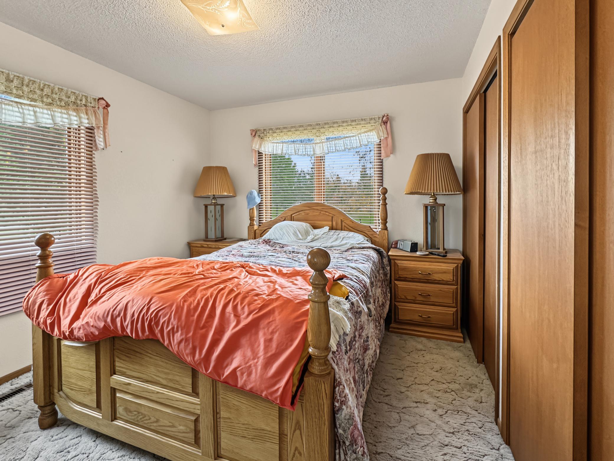 1988 single family home for sale at 33210 593rd Avenue in Warroad, MN — 3 bed, 1 bath (photo 11 of 21)