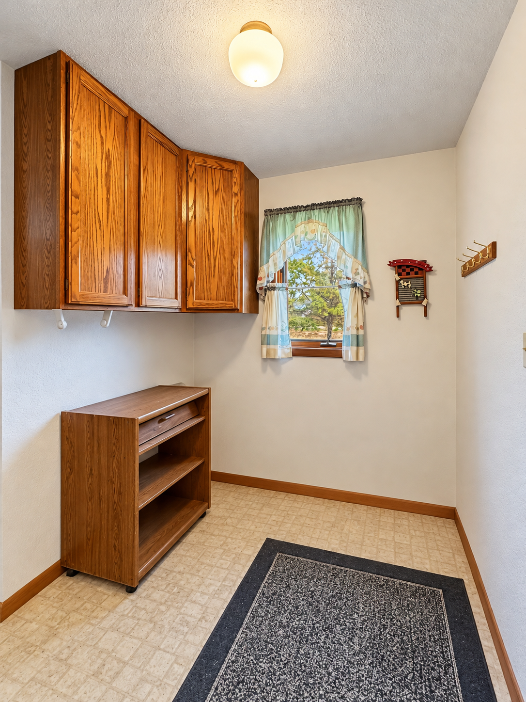 1988 single family home for sale at 33210 593rd Avenue in Warroad, MN — 3 bed, 1 bath (photo 13 of 21)