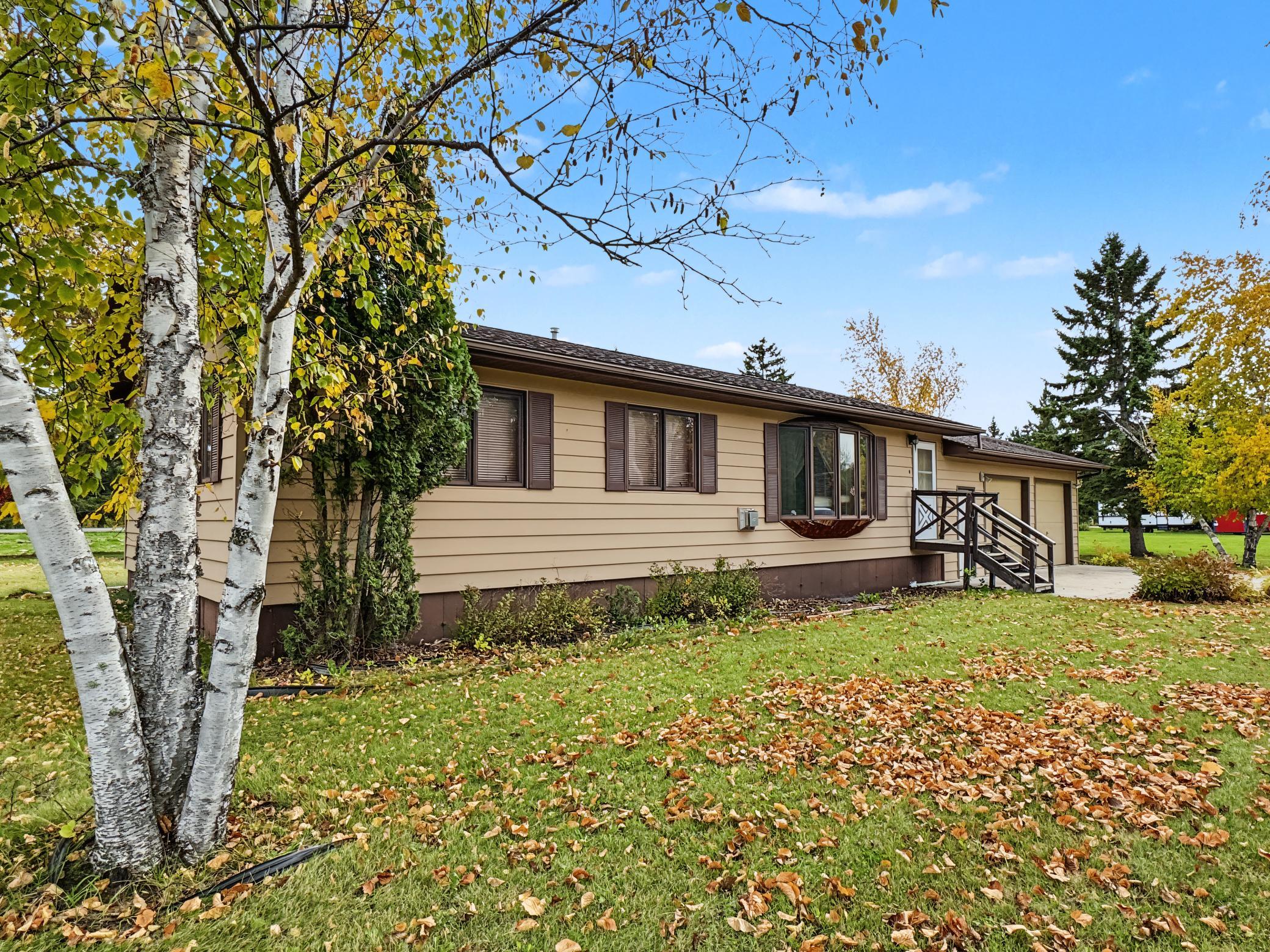 1988 single family home for sale at 33210 593rd Avenue in Warroad, MN — 3 bed, 1 bath (photo 16 of 21)