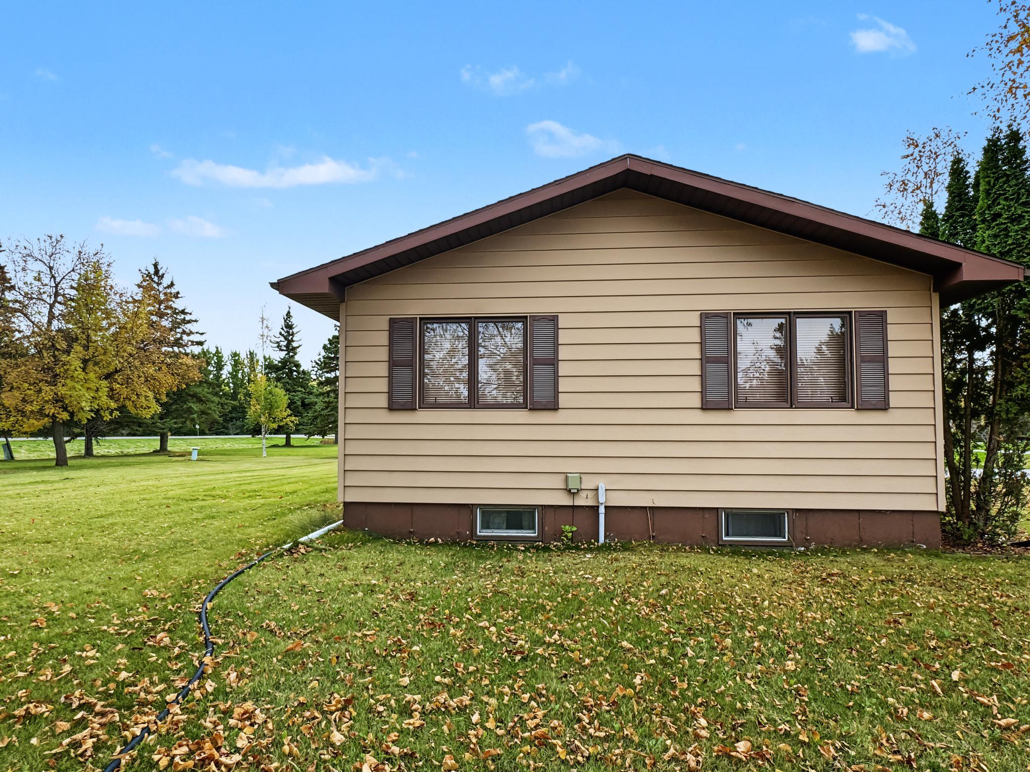 1988 single family home for sale at 33210 593rd Avenue in Warroad, MN — 3 bed, 1 bath (photo 19 of 21)