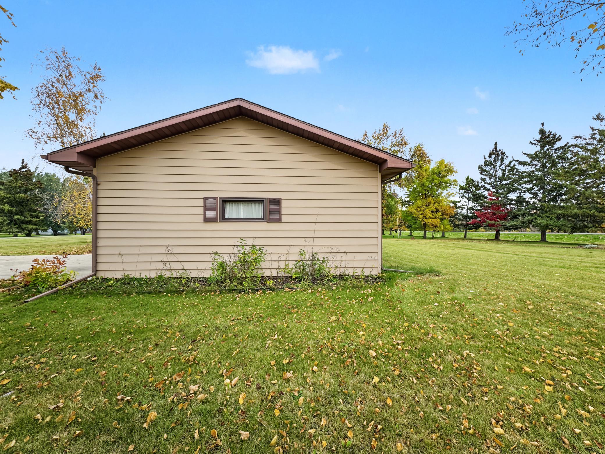 1988 single family home for sale at 33210 593rd Avenue in Warroad, MN — 3 bed, 1 bath (photo 20 of 21)
