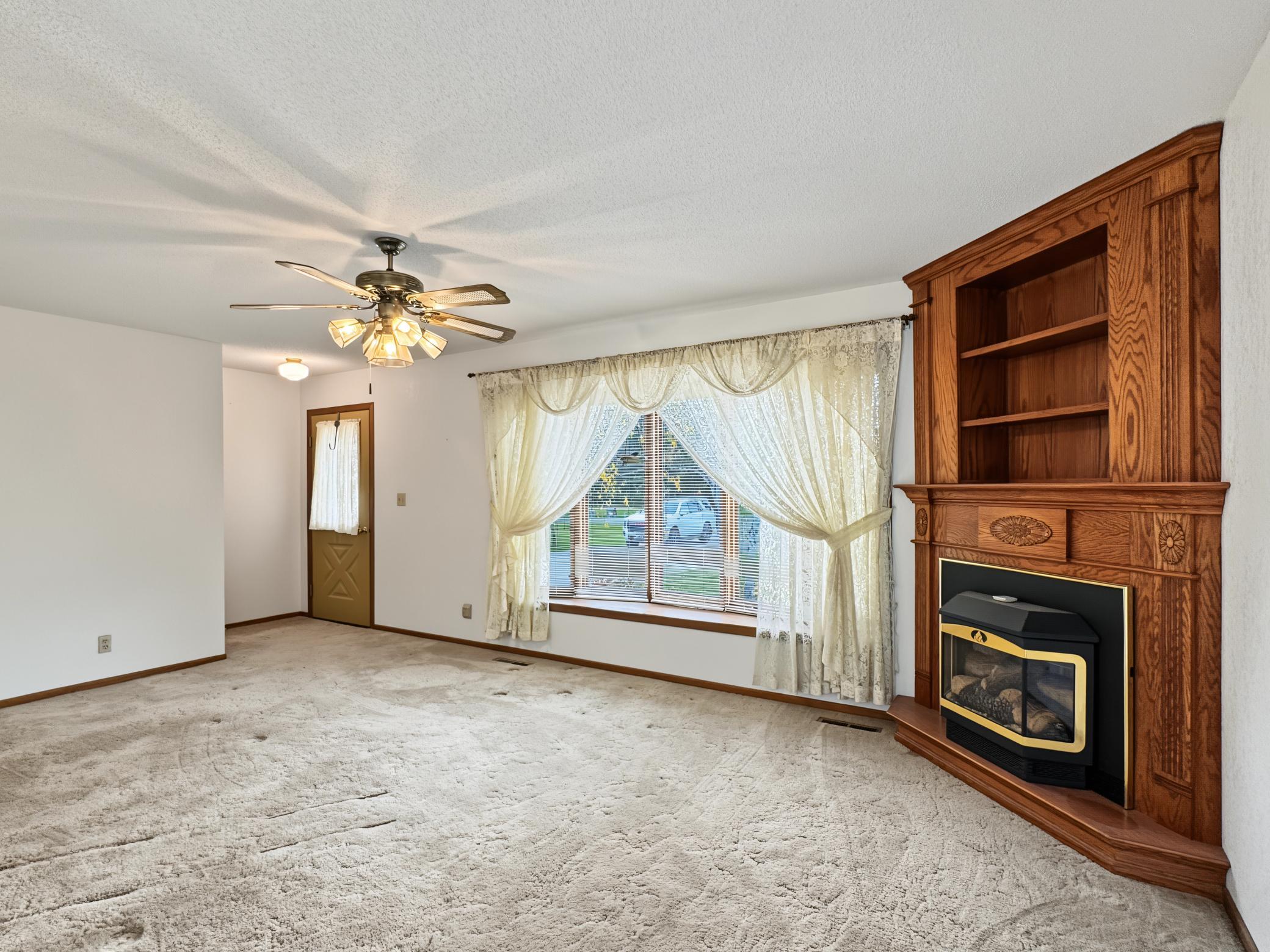 1988 single family home for sale at 33210 593rd Avenue in Warroad, MN — 3 bed, 1 bath (photo 6 of 21)