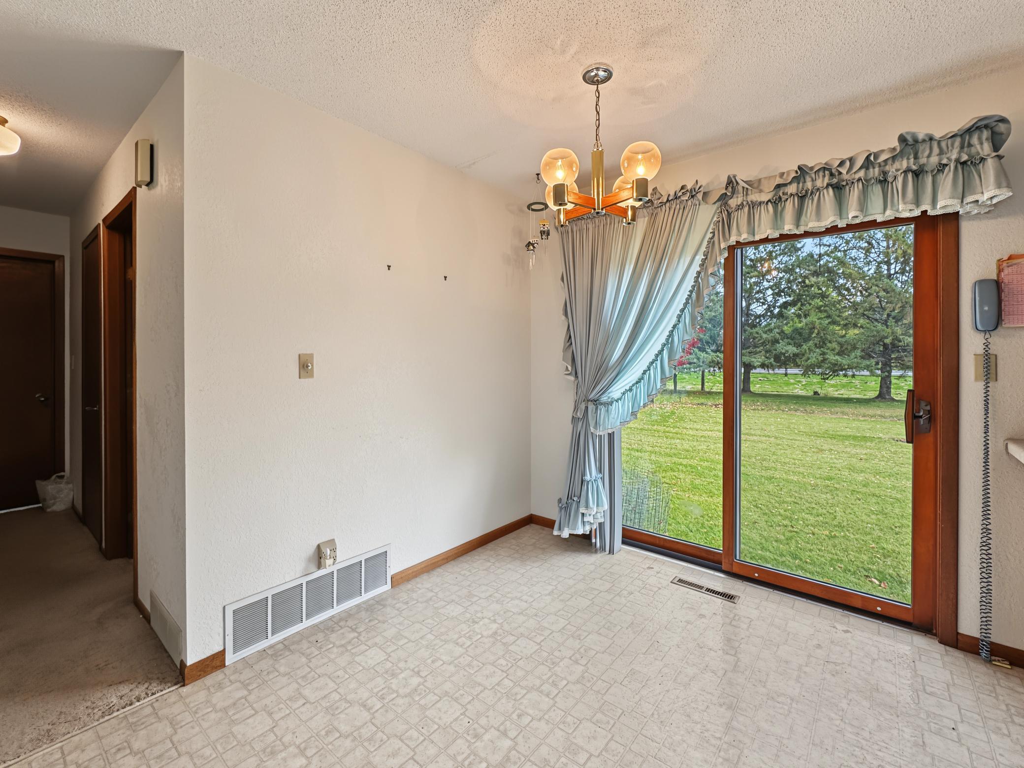 1988 single family home for sale at 33210 593rd Avenue in Warroad, MN — 3 bed, 1 bath (photo 8 of 21)