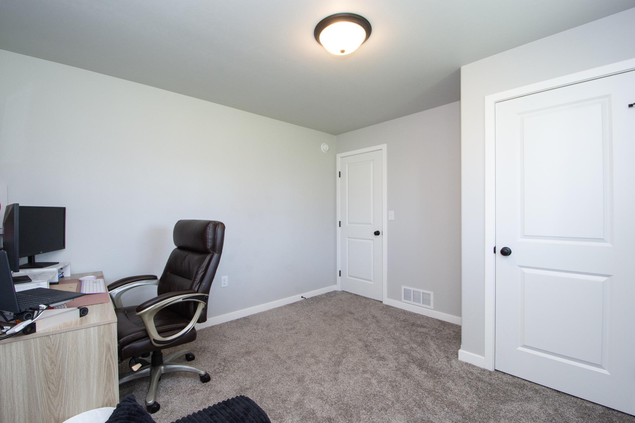 2025 single family home for sale at 6216 86th Avenue S in Horace, ND — 4 bed, 3 bath (photo 37 of 46)