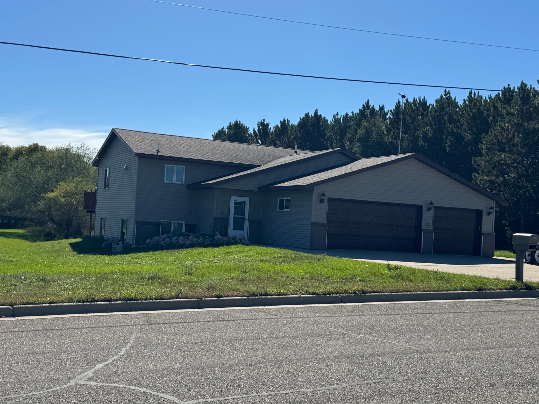 2007 single family home for sale at 527 Madison Avenue SE in Wadena, MN — 5 bed, 3 bath
