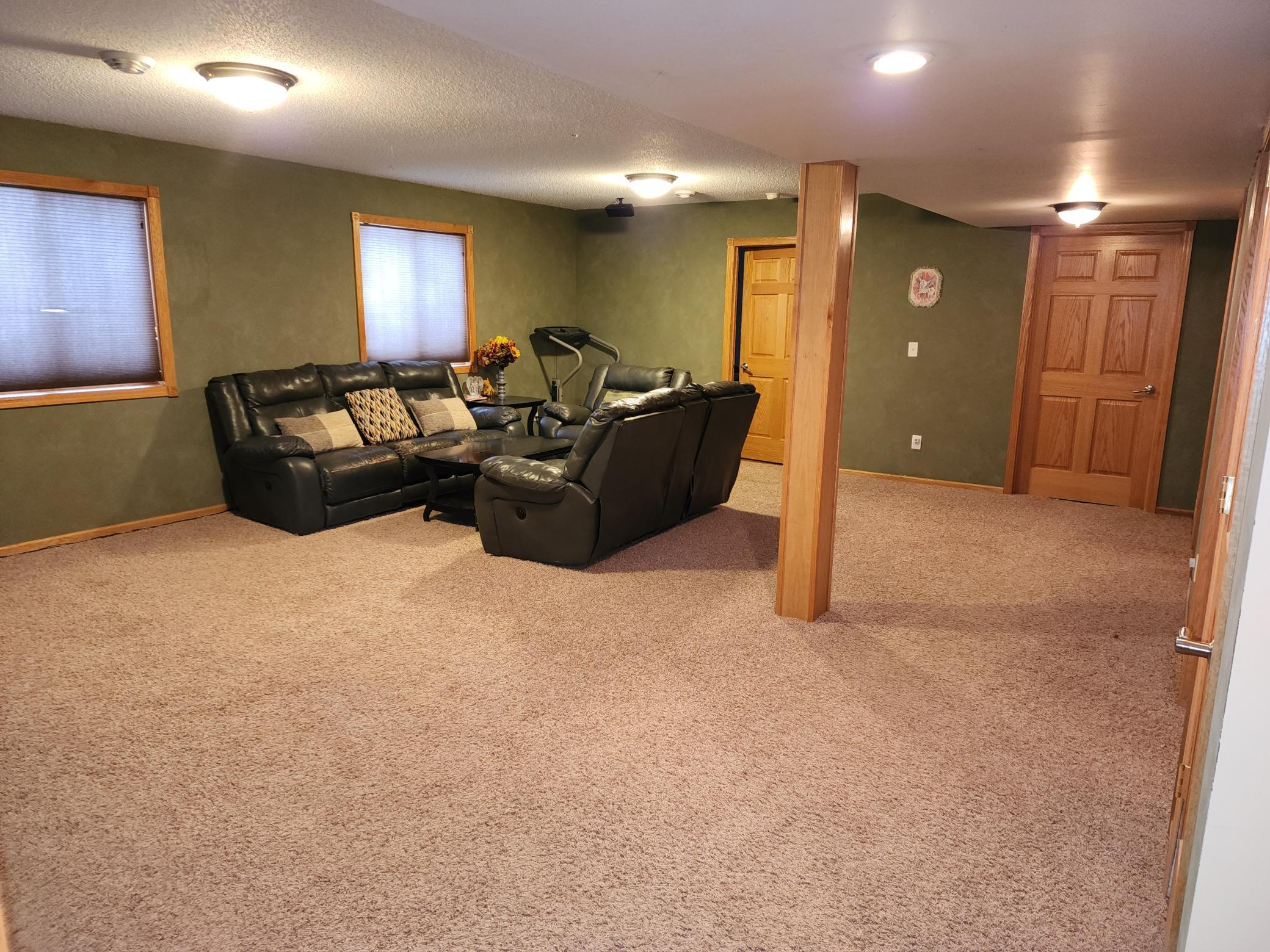 2007 single family home for sale at 527 Madison Avenue SE in Wadena, MN — 5 bed, 3 bath (photo 19 of 28)