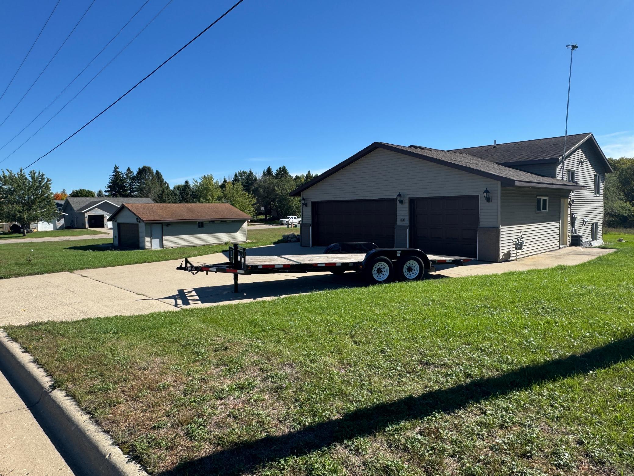 2007 single family home for sale at 527 Madison Avenue SE in Wadena, MN — 5 bed, 3 bath (photo 3 of 28)