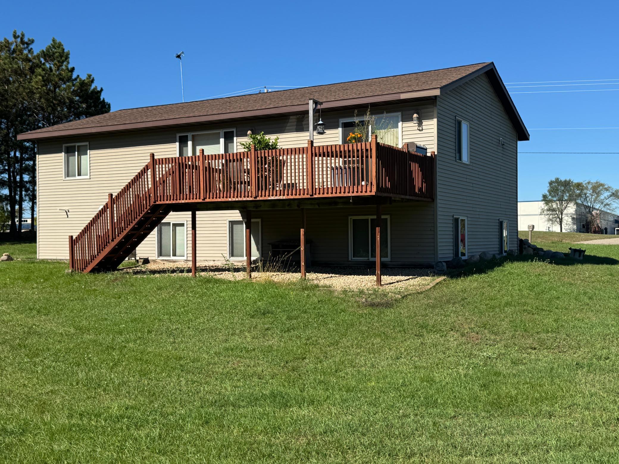 2007 single family home for sale at 527 Madison Avenue SE in Wadena, MN — 5 bed, 3 bath (photo 4 of 28)