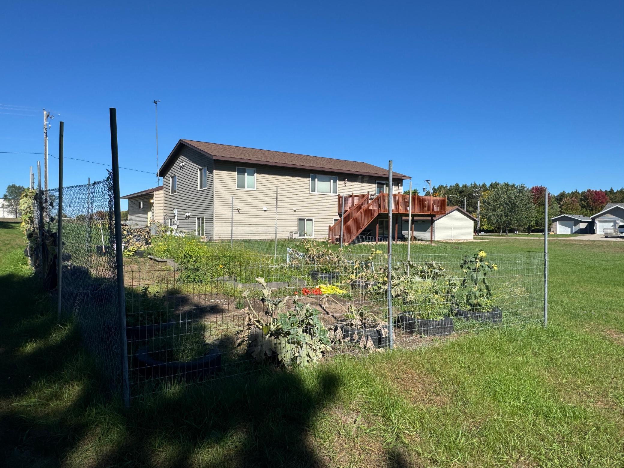 2007 single family home for sale at 527 Madison Avenue SE in Wadena, MN — 5 bed, 3 bath (photo 5 of 28)