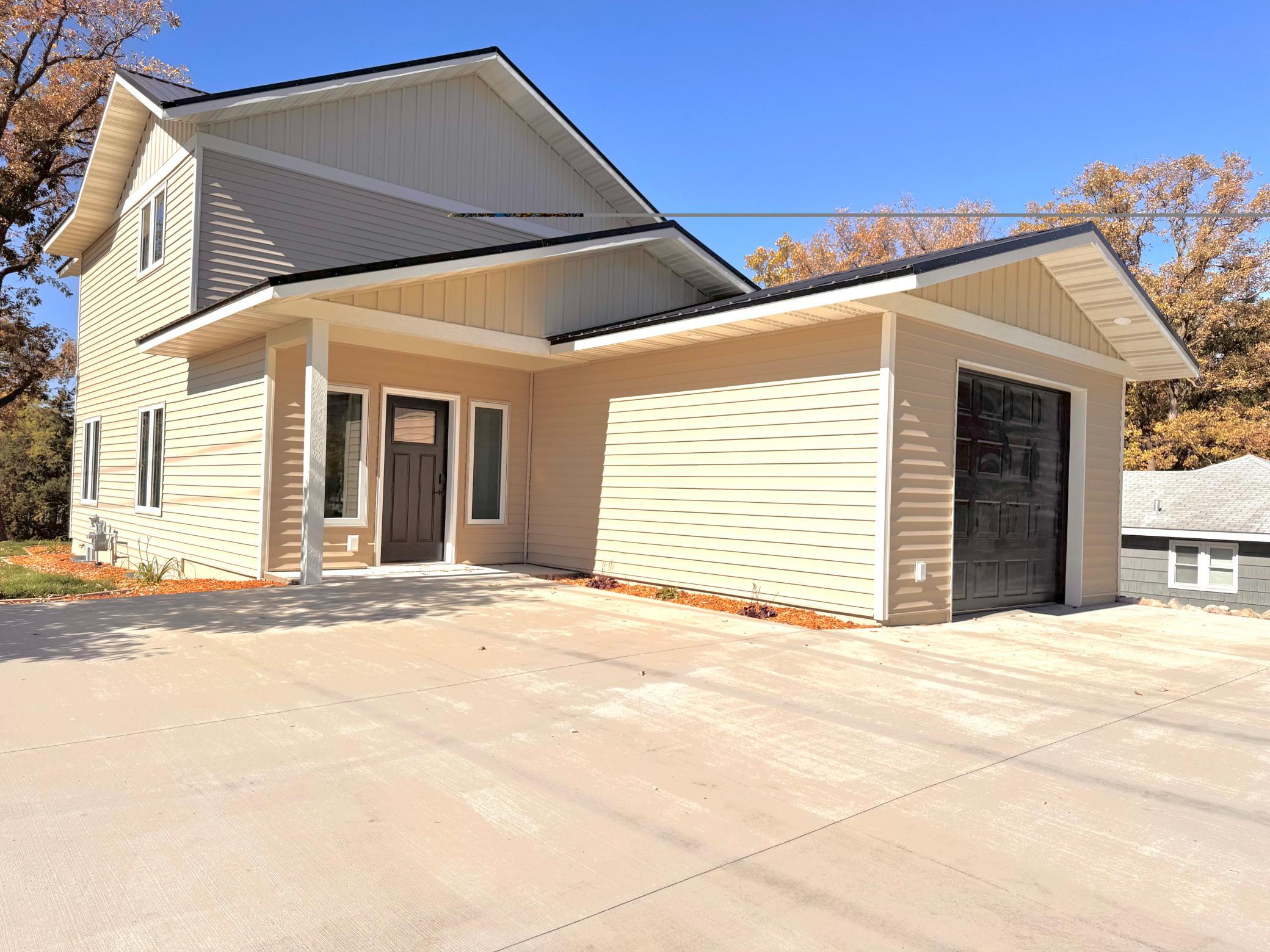 1930 single family home for sale at 1145 Roosevelt Avenue in Detroit Lakes, MN — 3 bed, 2 bath (photo 2 of 58)