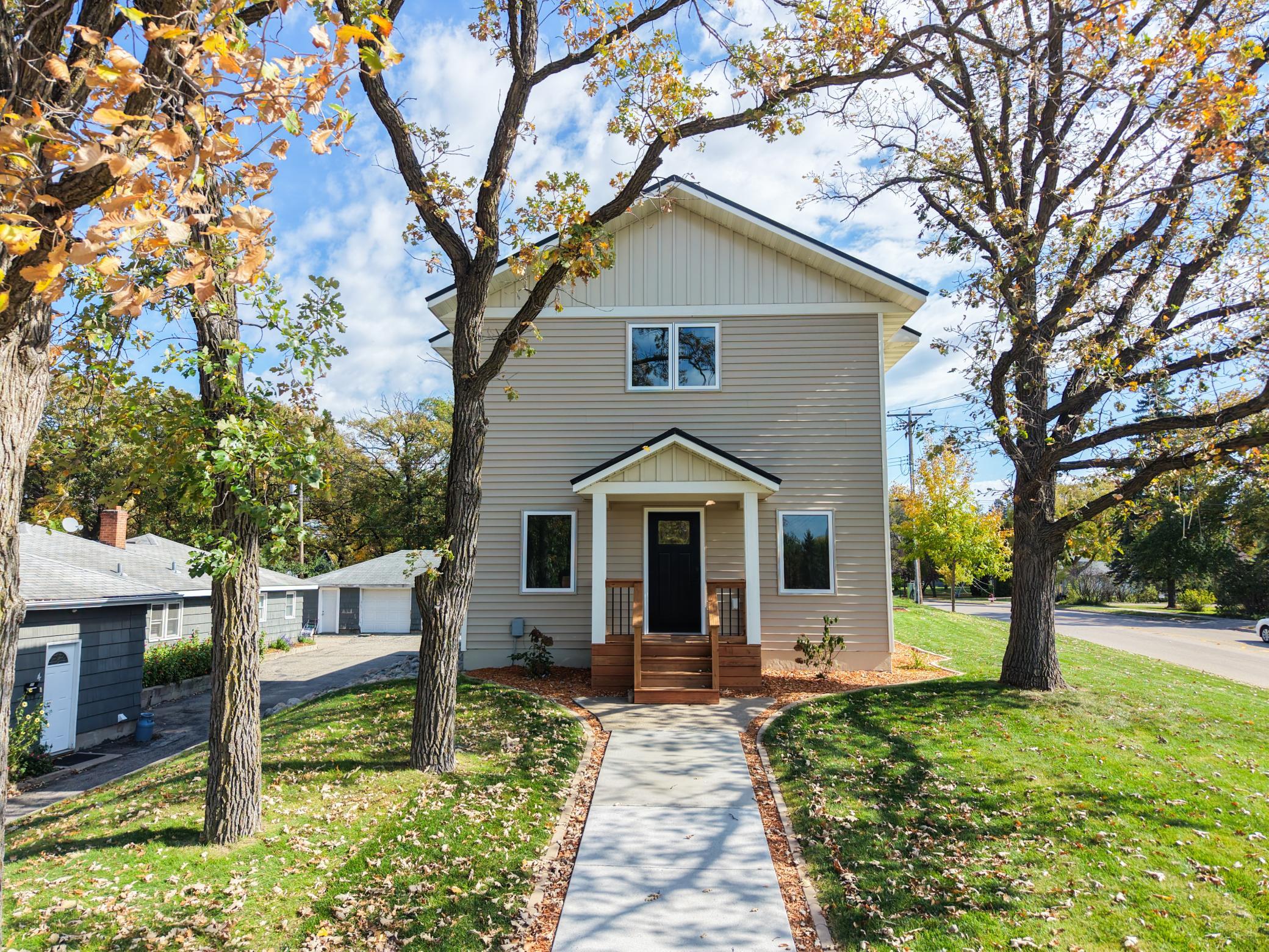 1930 single family home for sale at 1145 Roosevelt Avenue in Detroit Lakes, MN — 3 bed, 2 bath (photo 3 of 58)