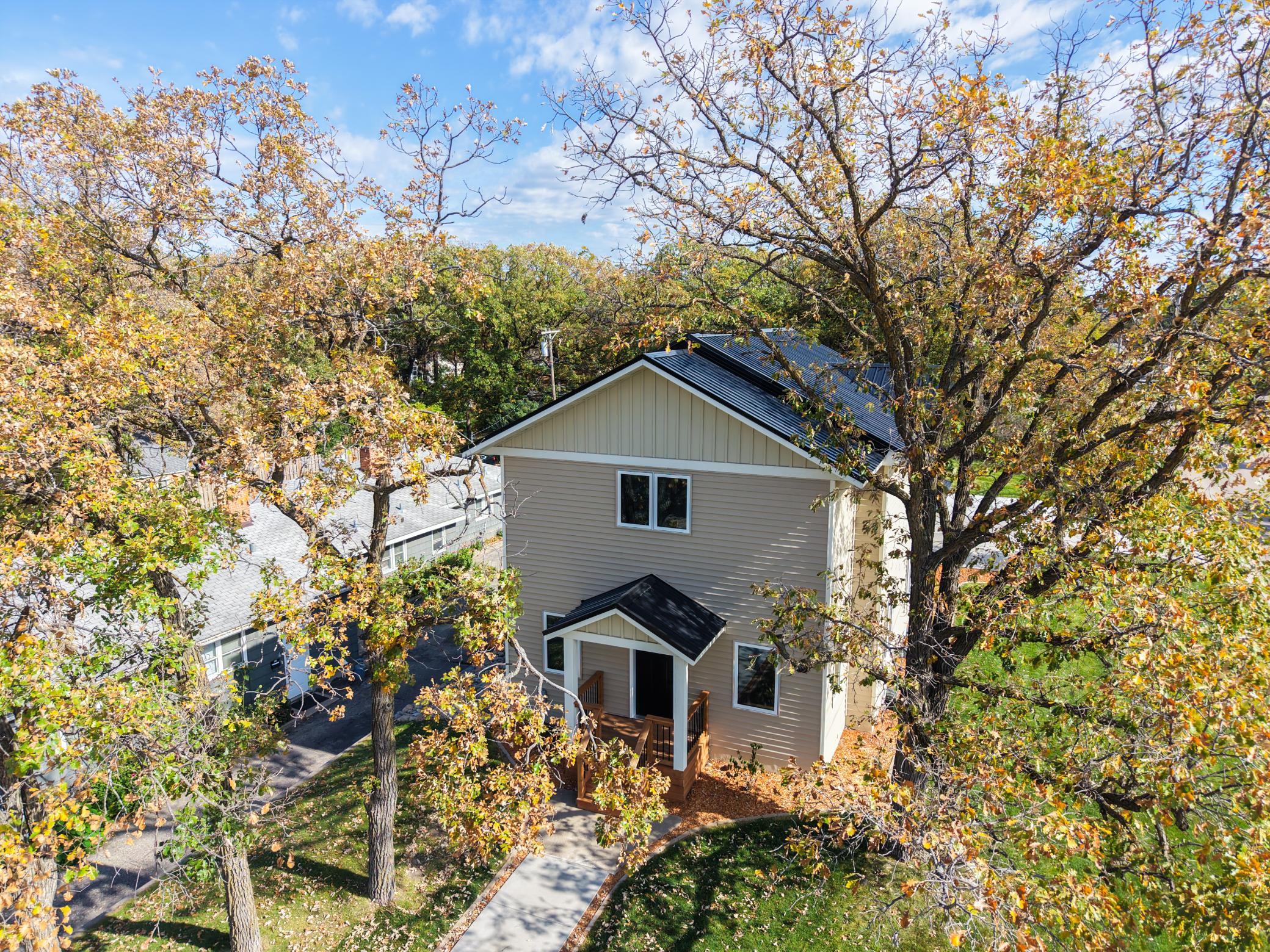 1930 single family home for sale at 1145 Roosevelt Avenue in Detroit Lakes, MN — 3 bed, 2 bath (photo 6 of 58)