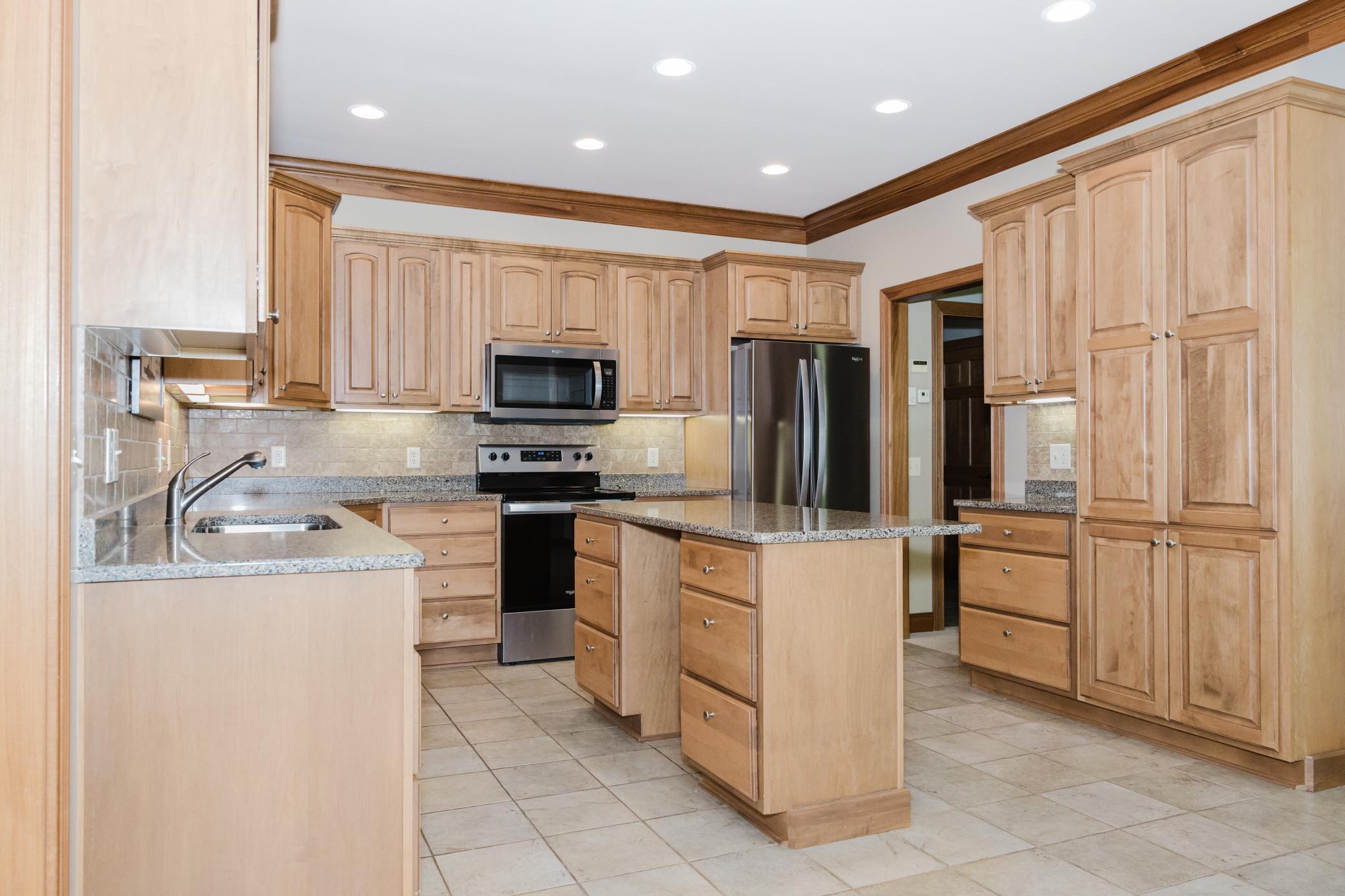 2006 twin home for sale at 816 Whitetail Lane in Detroit Lakes, MN — 2 bed, 2 bath (photo 12 of 45)