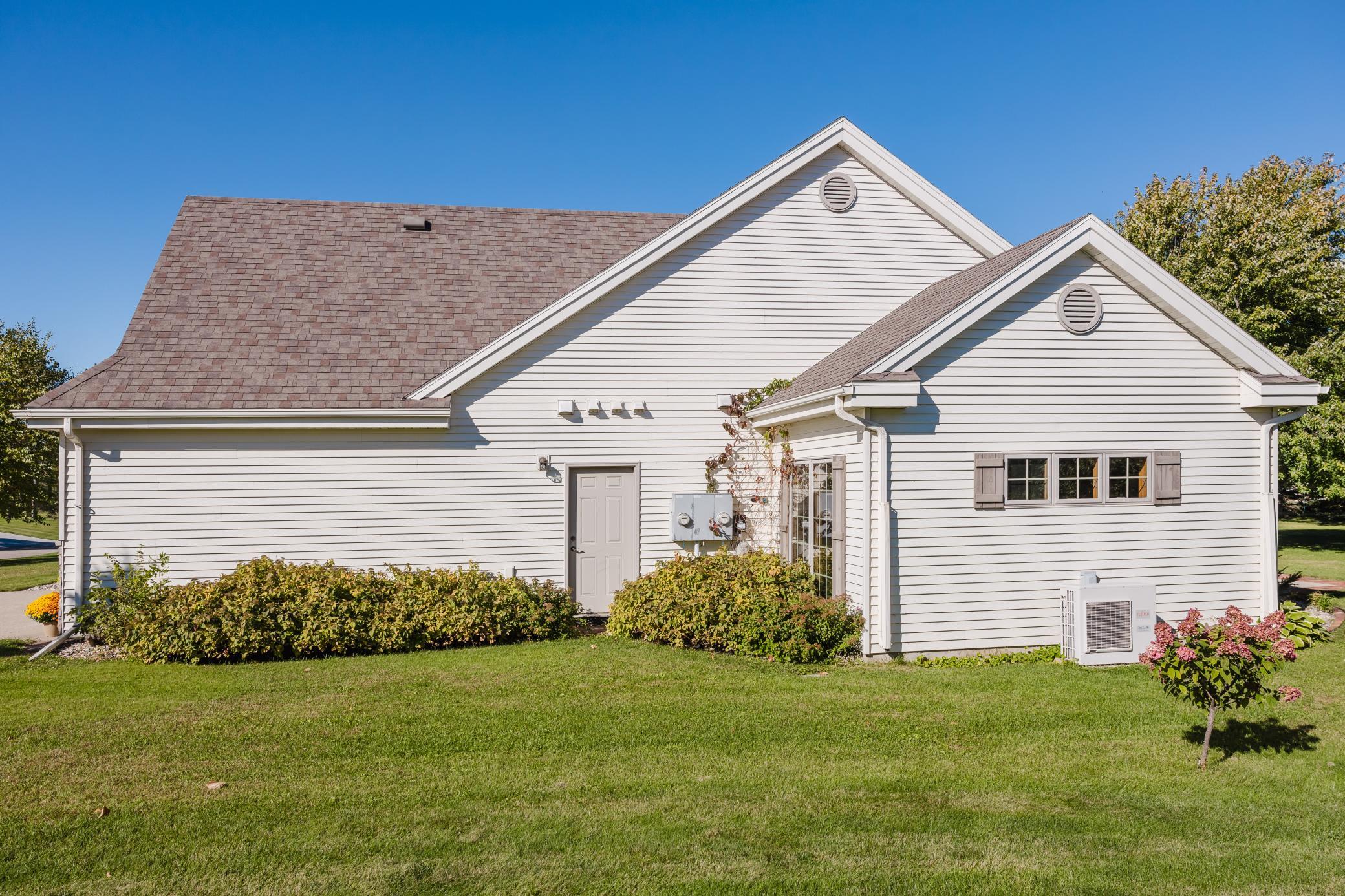 2006 twin home for sale at 816 Whitetail Lane in Detroit Lakes, MN — 2 bed, 2 bath (photo 4 of 45)