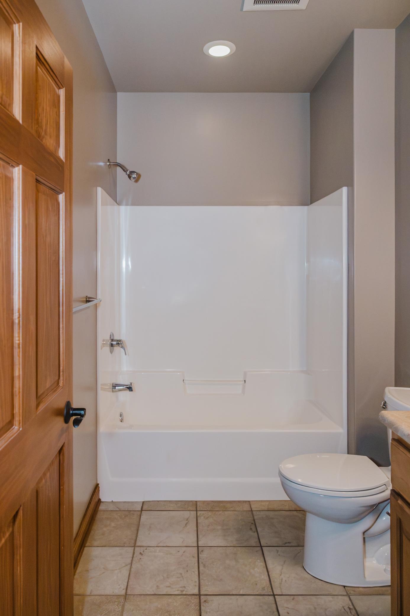 2006 twin home for sale at 816 Whitetail Lane in Detroit Lakes, MN — 2 bed, 2 bath (photo 37 of 45)