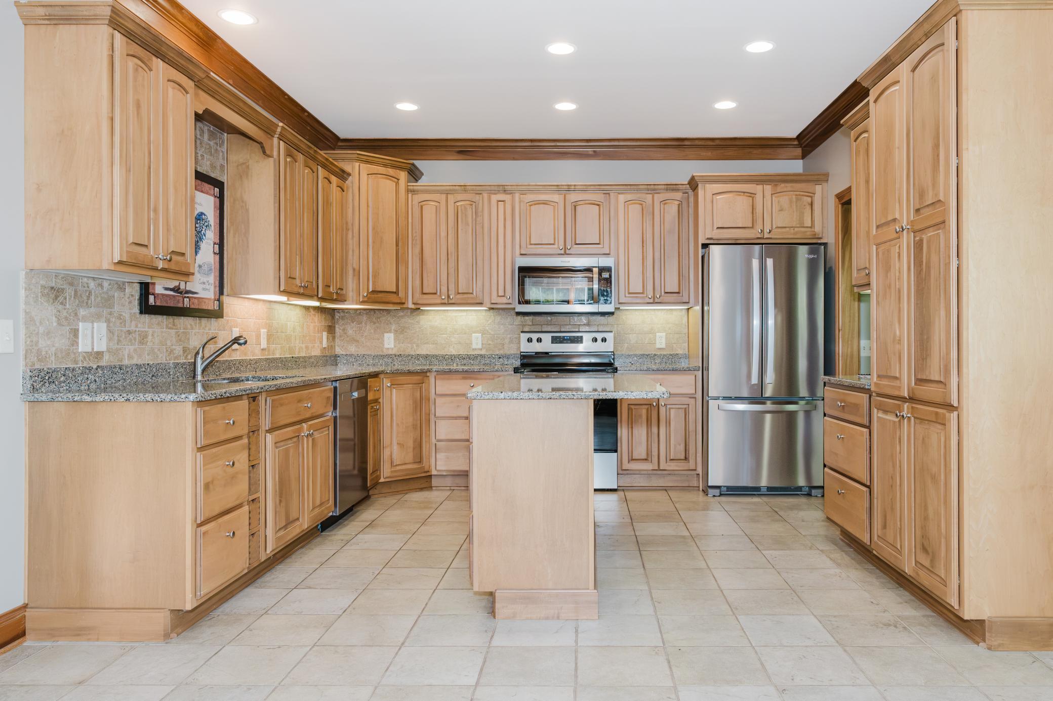 2006 twin home for sale at 816 Whitetail Lane in Detroit Lakes, MN — 2 bed, 2 bath (photo 10 of 45)