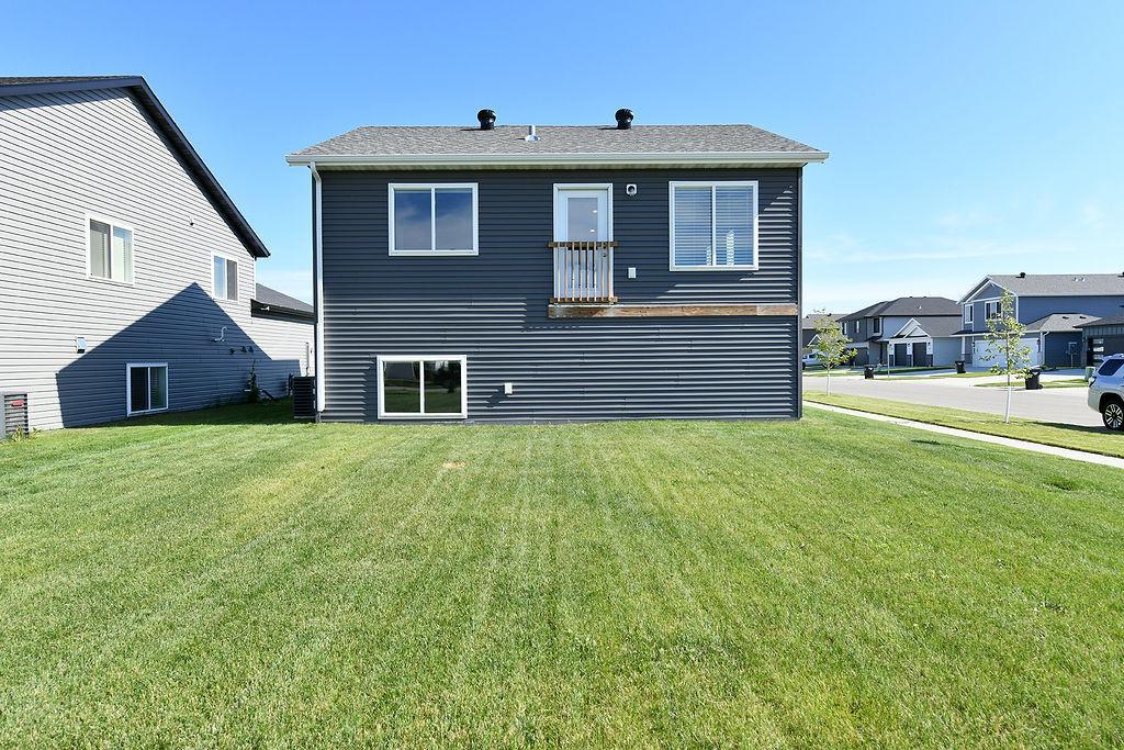 2023 single family home for sale at 1444 69th Avenue S in Fargo, ND — 3 bed, 2 bath (photo 4 of 29)
