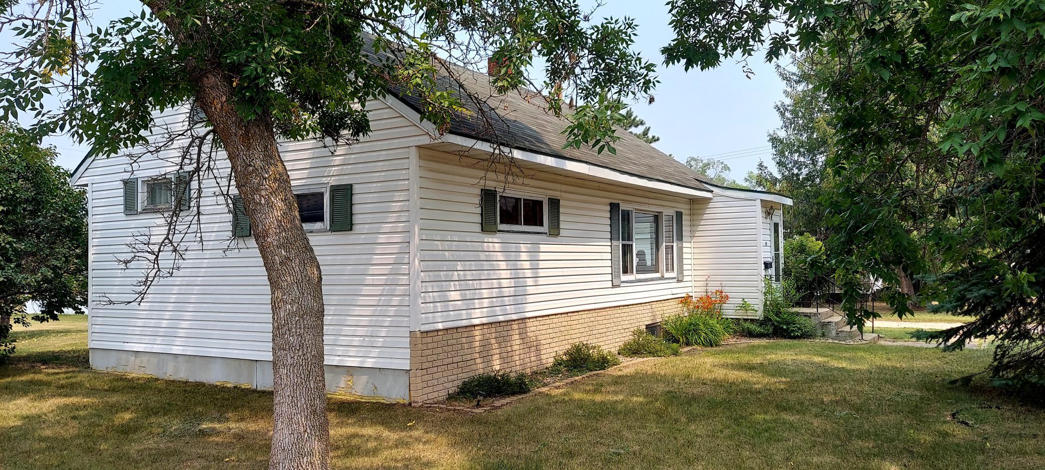 1947 single family home for sale at 503 2nd Street W in Park Rapids, MN — 2 bed, 2 bath (photo 2 of 43)