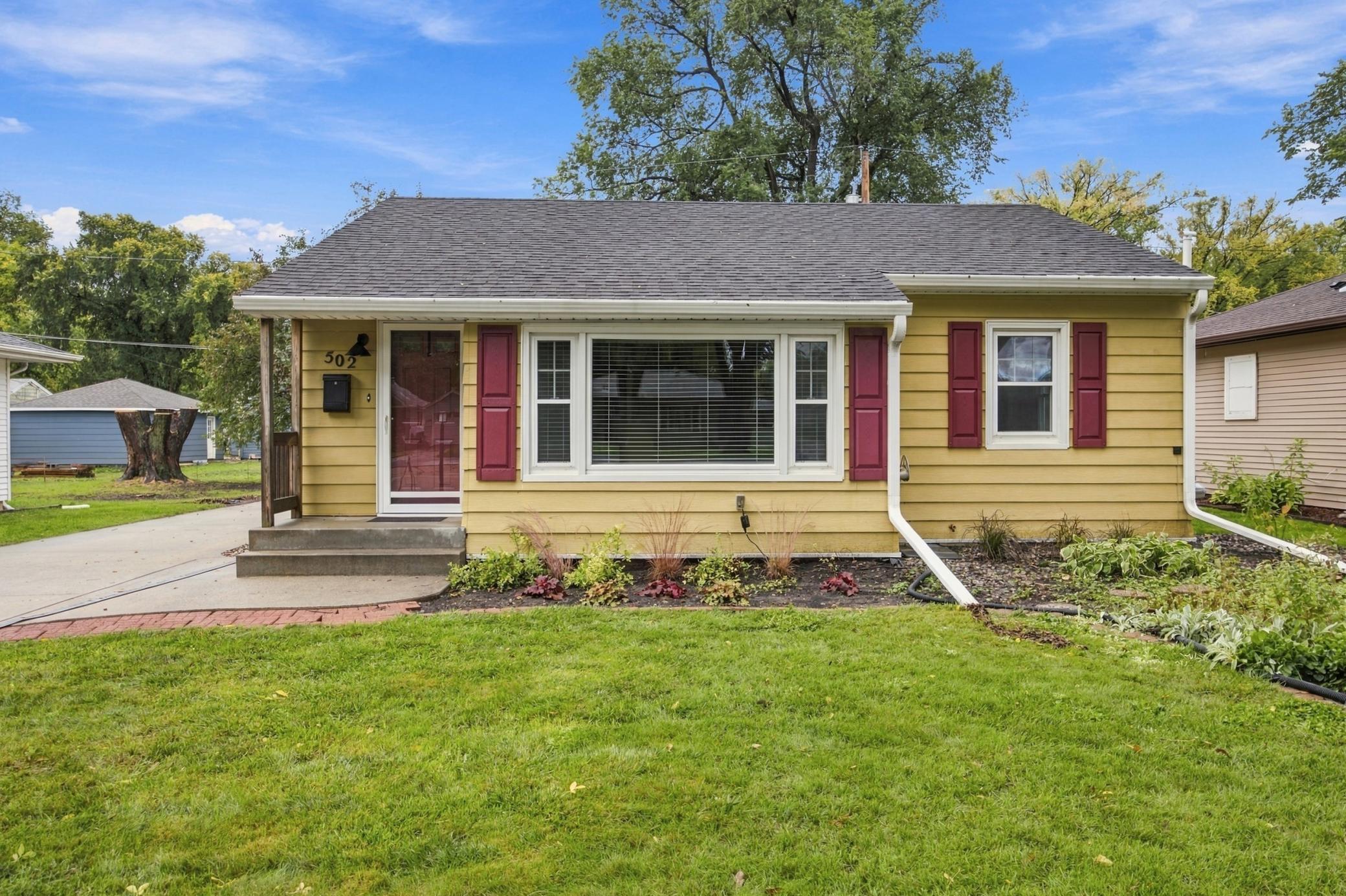 1951 single family home for sale at 502 21st Avenue N in Fargo, ND — 3 bed, 2 bath