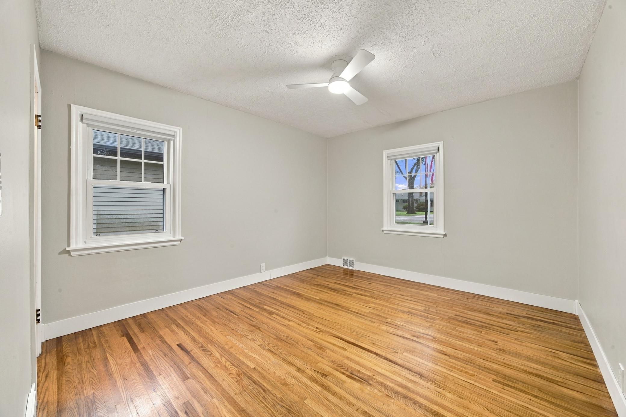 1951 single family home for sale at 502 21st Avenue N in Fargo, ND — 3 bed, 2 bath (photo 13 of 31)