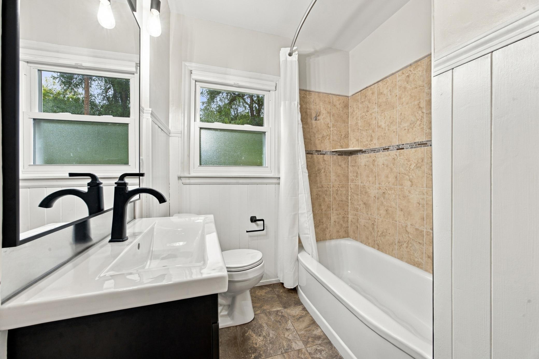 1951 single family home for sale at 502 21st Avenue N in Fargo, ND — 3 bed, 2 bath (photo 17 of 31)