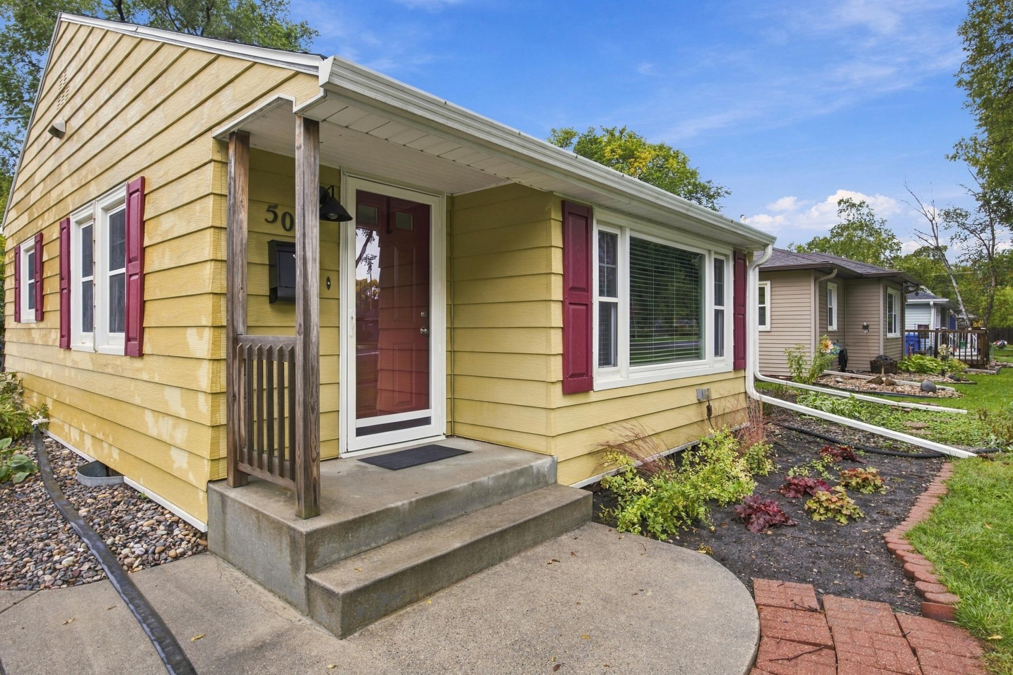 1951 single family home for sale at 502 21st Avenue N in Fargo, ND — 3 bed, 2 bath (photo 3 of 31)