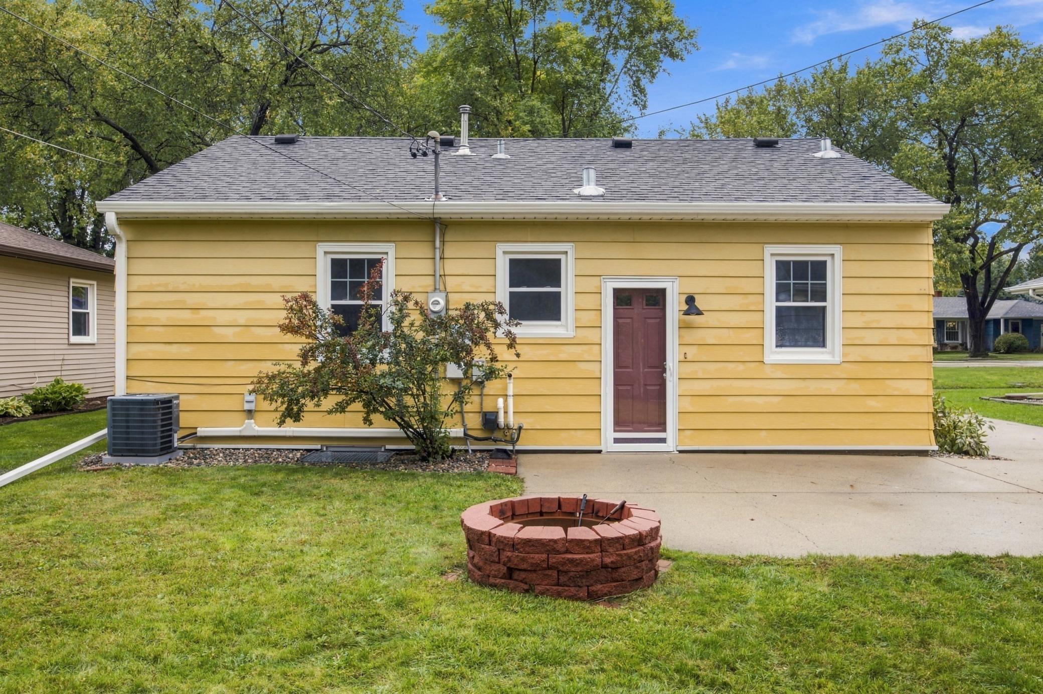 1951 single family home for sale at 502 21st Avenue N in Fargo, ND — 3 bed, 2 bath (photo 25 of 31)