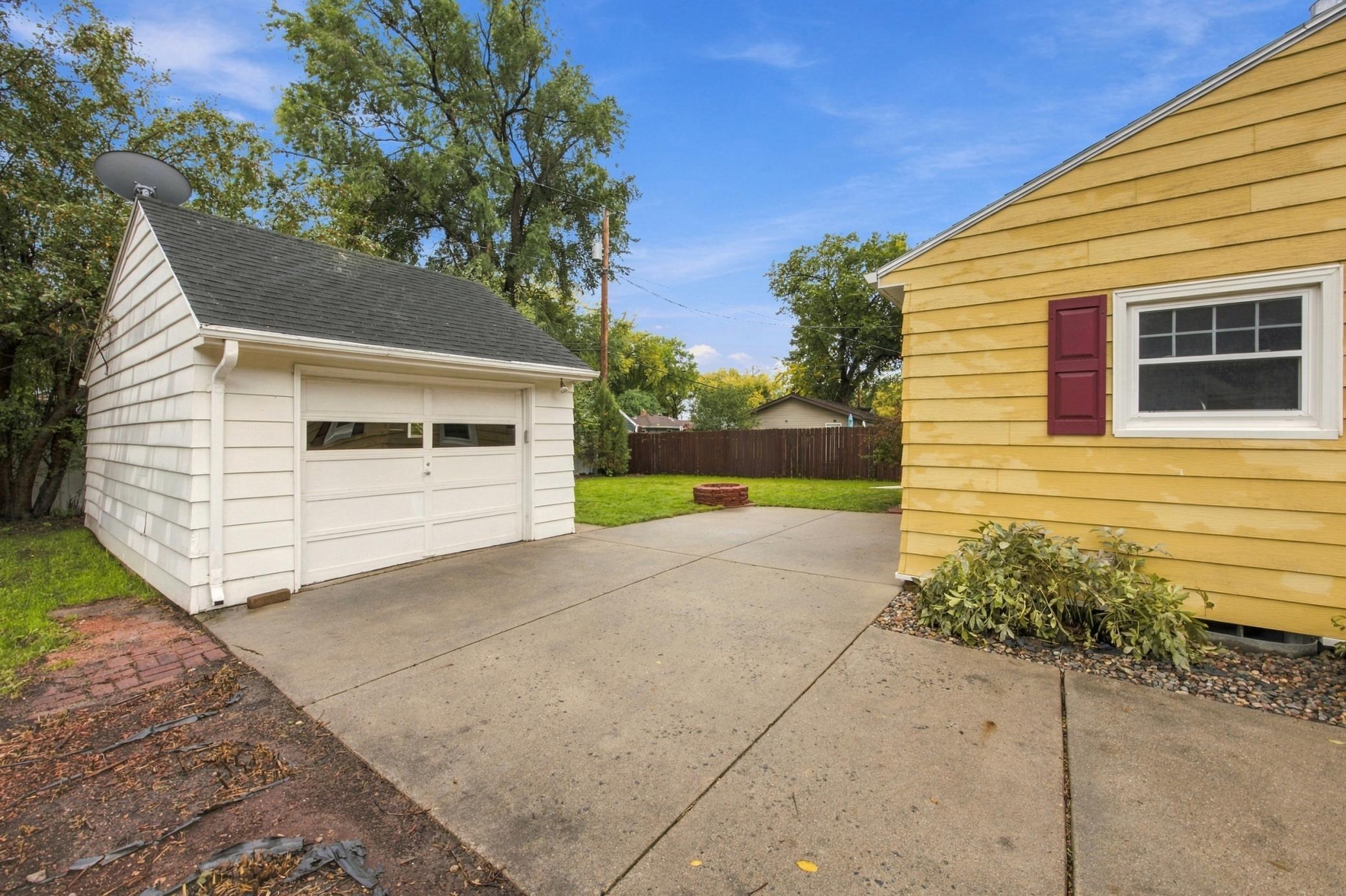 1951 single family home for sale at 502 21st Avenue N in Fargo, ND — 3 bed, 2 bath (photo 28 of 31)