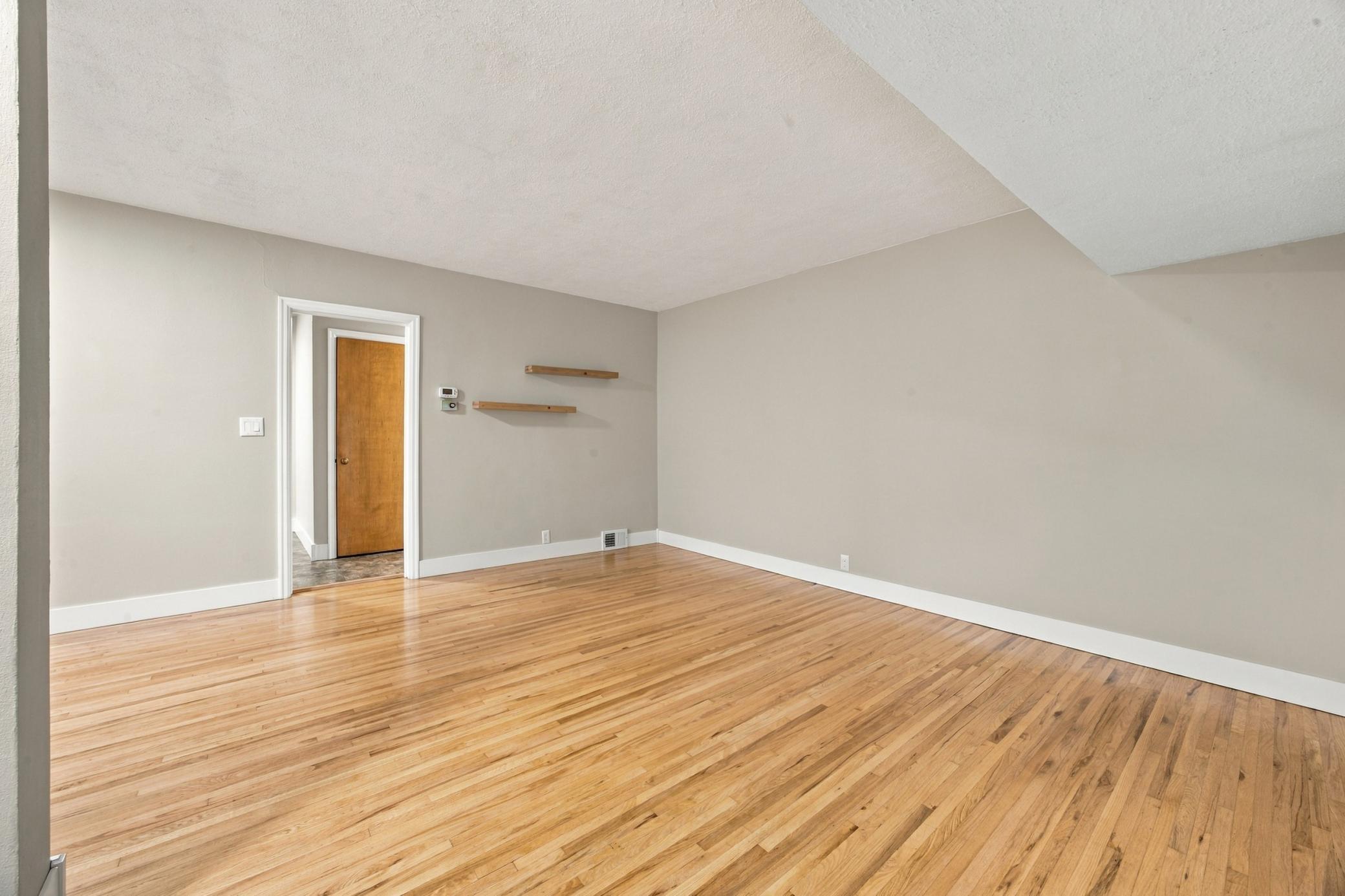 1951 single family home for sale at 502 21st Avenue N in Fargo, ND — 3 bed, 2 bath (photo 5 of 31)