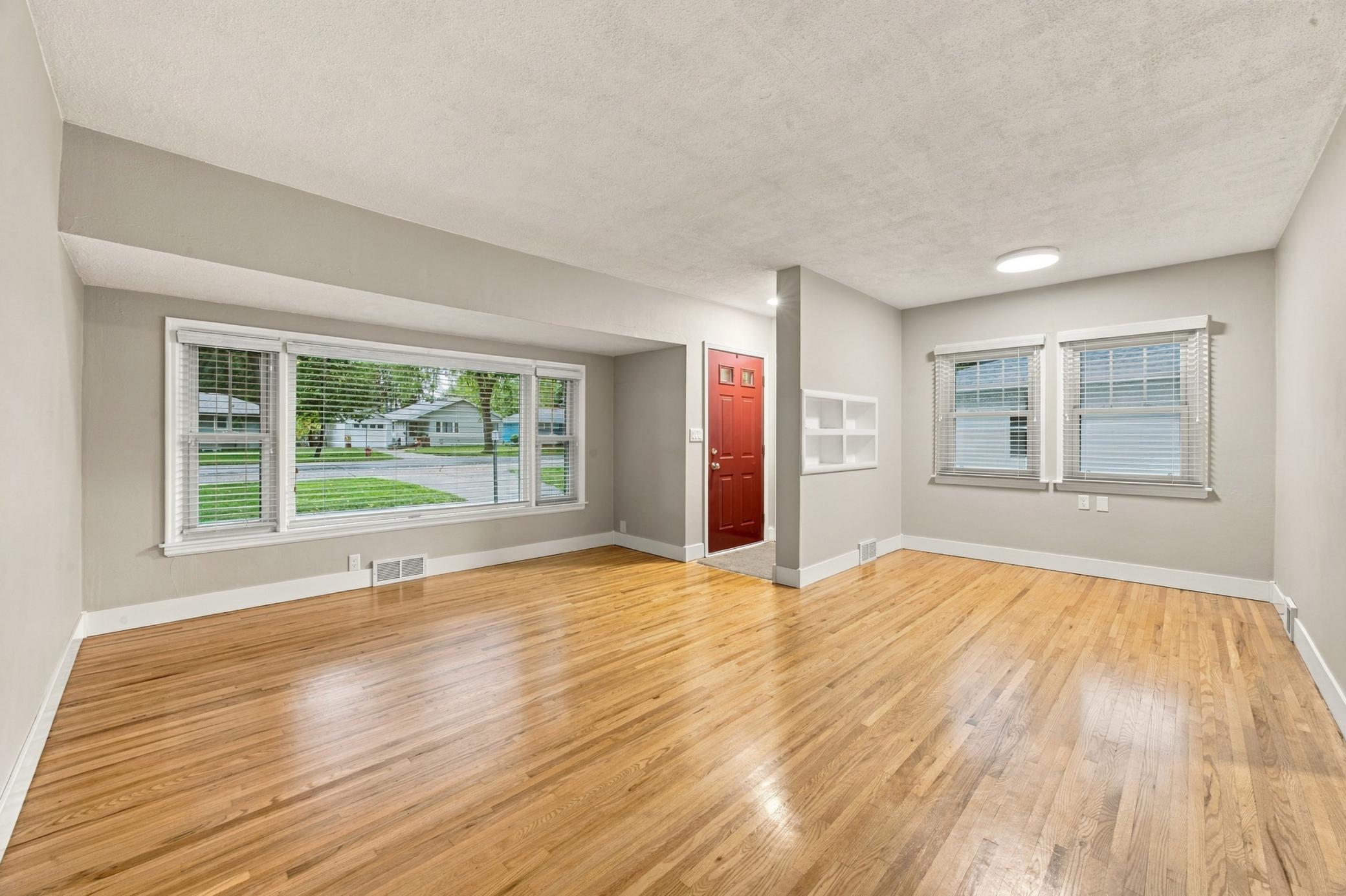 1951 single family home for sale at 502 21st Avenue N in Fargo, ND — 3 bed, 2 bath (photo 7 of 31)