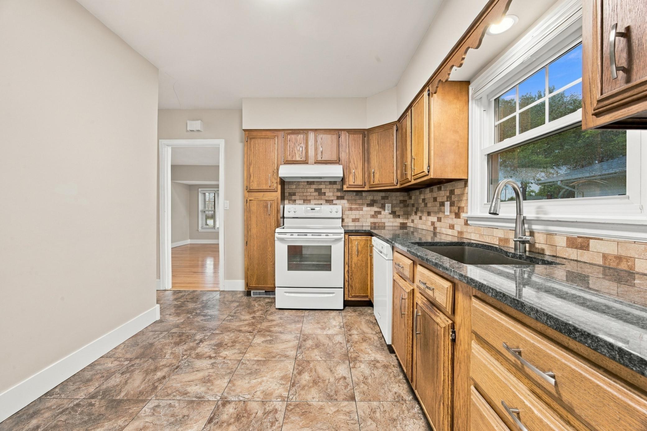 1951 single family home for sale at 502 21st Avenue N in Fargo, ND — 3 bed, 2 bath (photo 9 of 31)