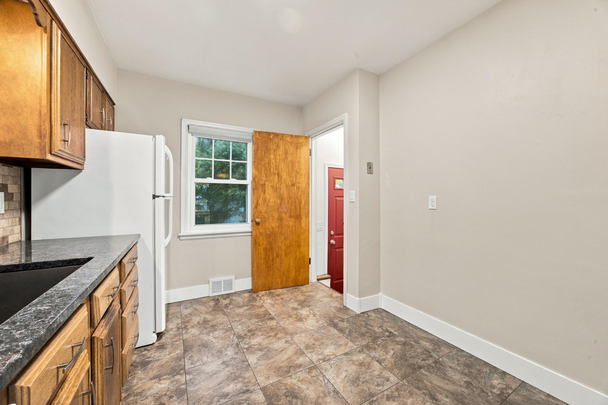 1951 single family home for sale at 502 21st Avenue N in Fargo, ND — 3 bed, 2 bath (photo 10 of 31)