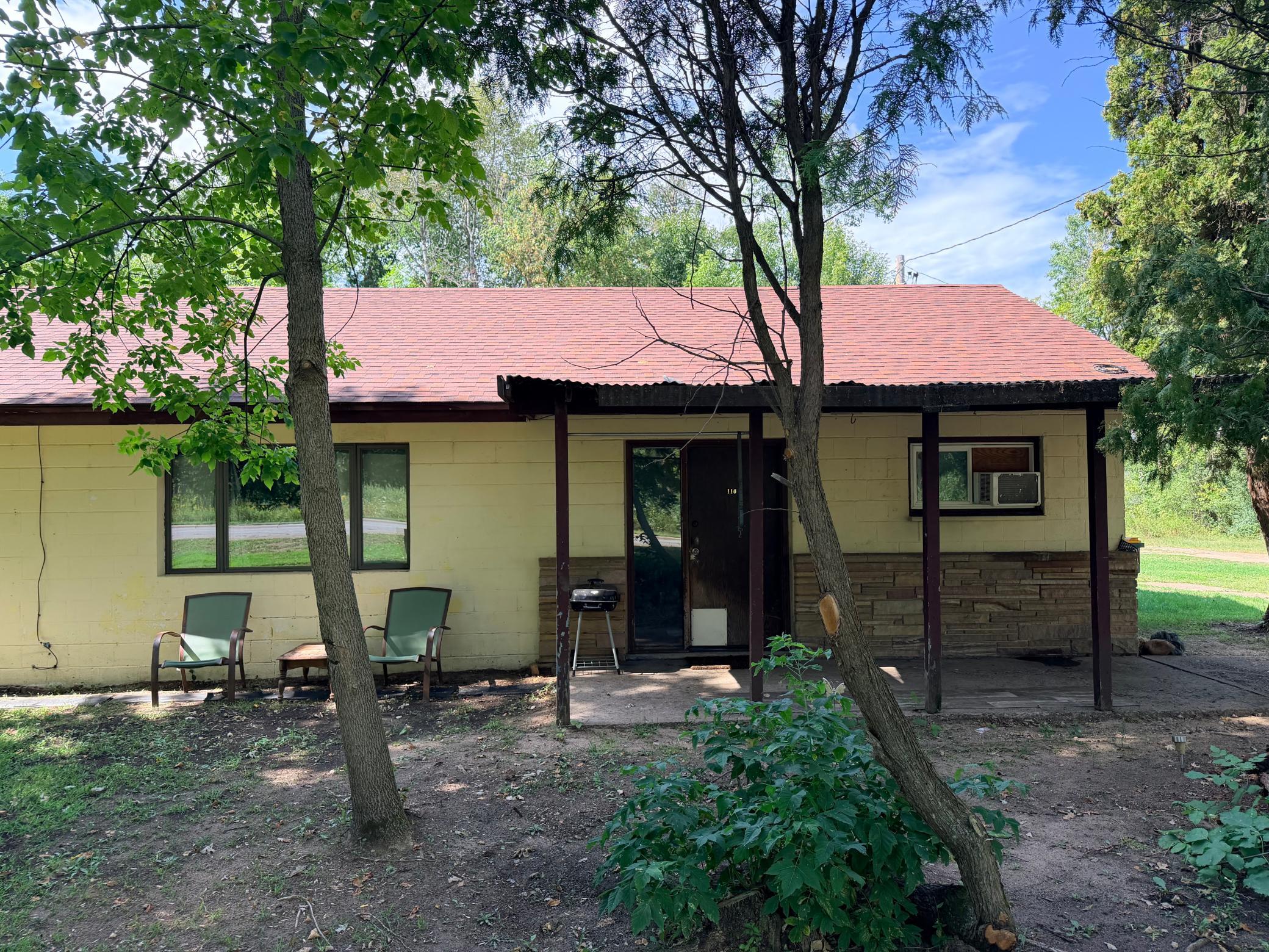 1977 single family home for sale at 110 28th Street E in Brainerd, MN — 3 bed, 2 bath (photo 2 of 16)