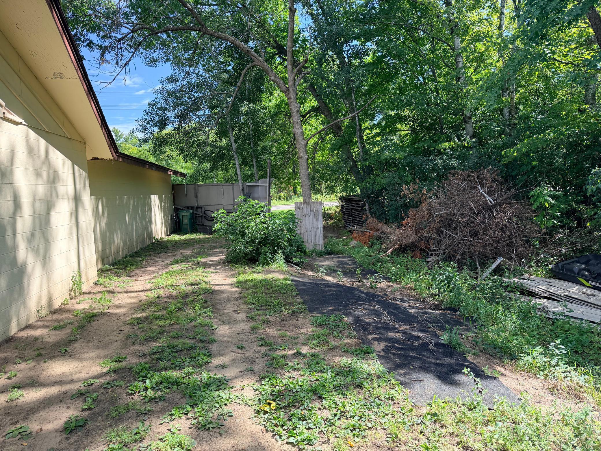 1977 single family home for sale at 110 28th Street E in Brainerd, MN — 3 bed, 2 bath (photo 11 of 16)