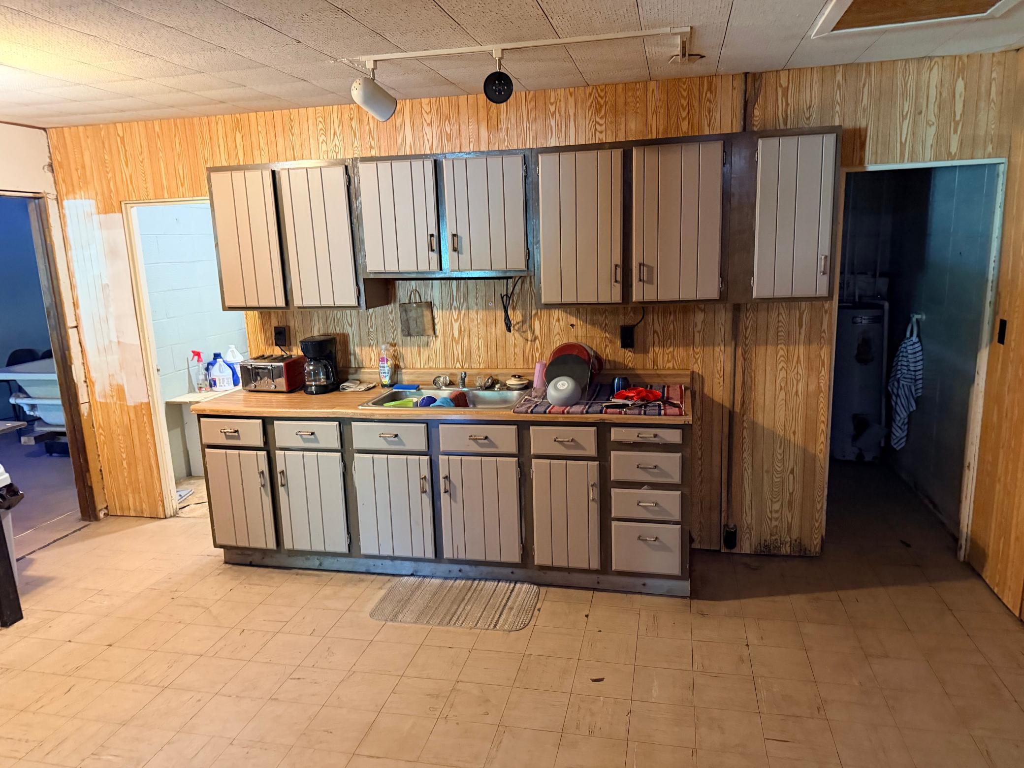 1977 single family home for sale at 110 28th Street E in Brainerd, MN — 3 bed, 2 bath (photo 6 of 16)